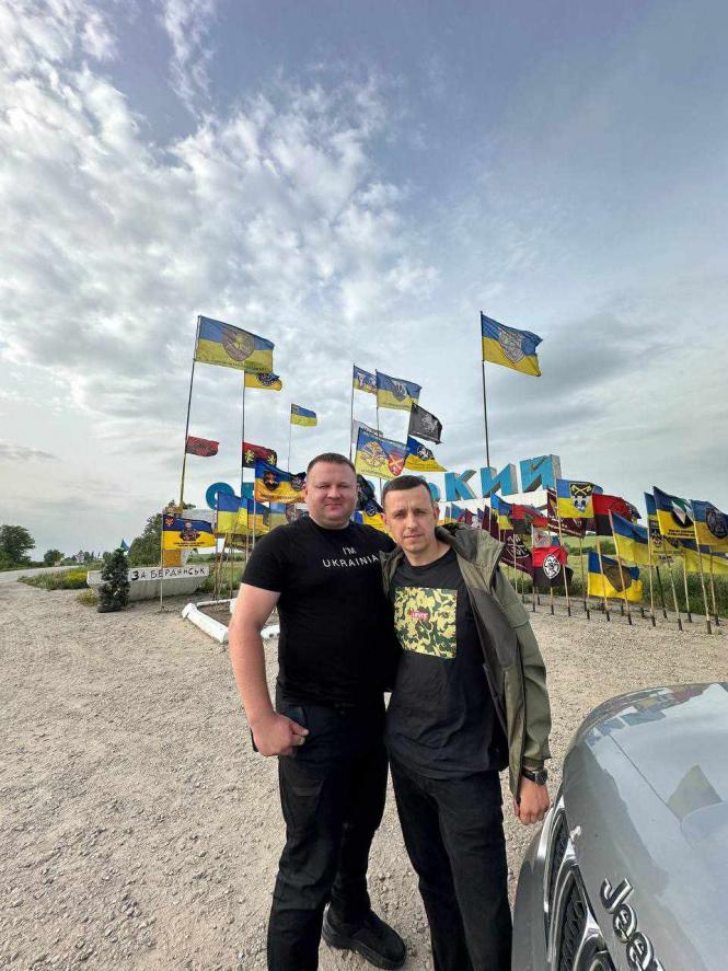 Новини Вінниці - фото з Під звуки вибухів та ракетами над головою. Вінничани доставили на фронт РЕБи, дрони та провізію