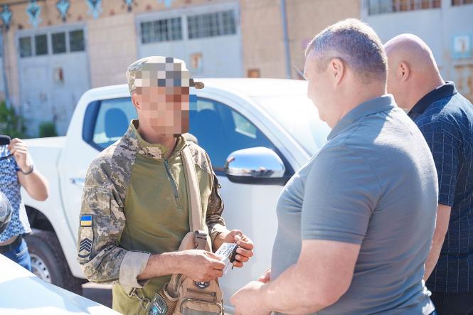 Новини Вінниці - фото з Вінниця передала 10 позашляховиків для «ловців шахедів»