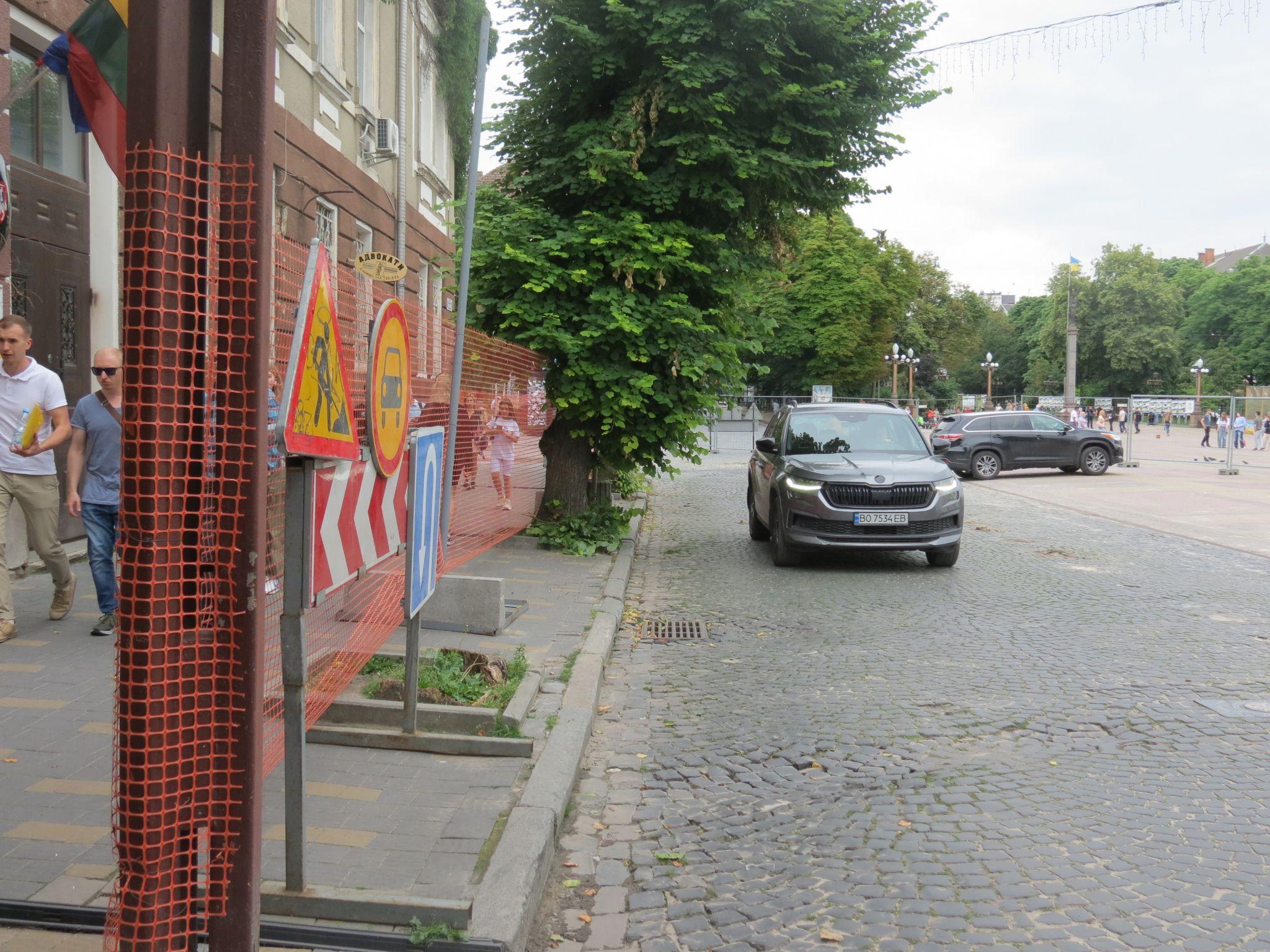 Новини Тернополя - фото з Проїхати ще можна: коли перекриють дорогу біля Драмтеатру у Тернополі