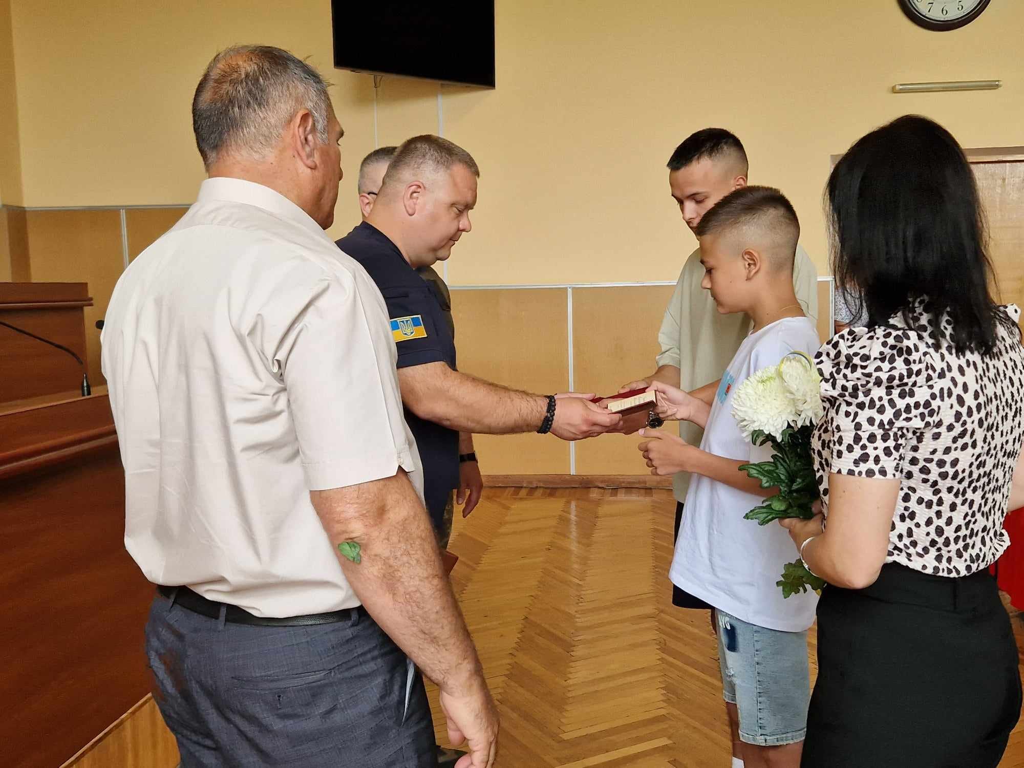 Новини Хмельницького - фото з Сім’ям полеглих бійців з Хмельницького району вручили державні нагороди