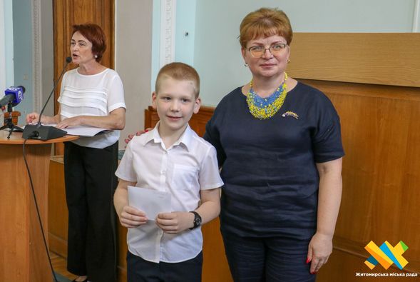 Новини Житомира - фото з У Житомирі вручили стипендії обдарованій молоді — учням житомирських ліцеїв та наукових ліцеїв — ЖДУ імені Івана Франка й Житомирської політехніки