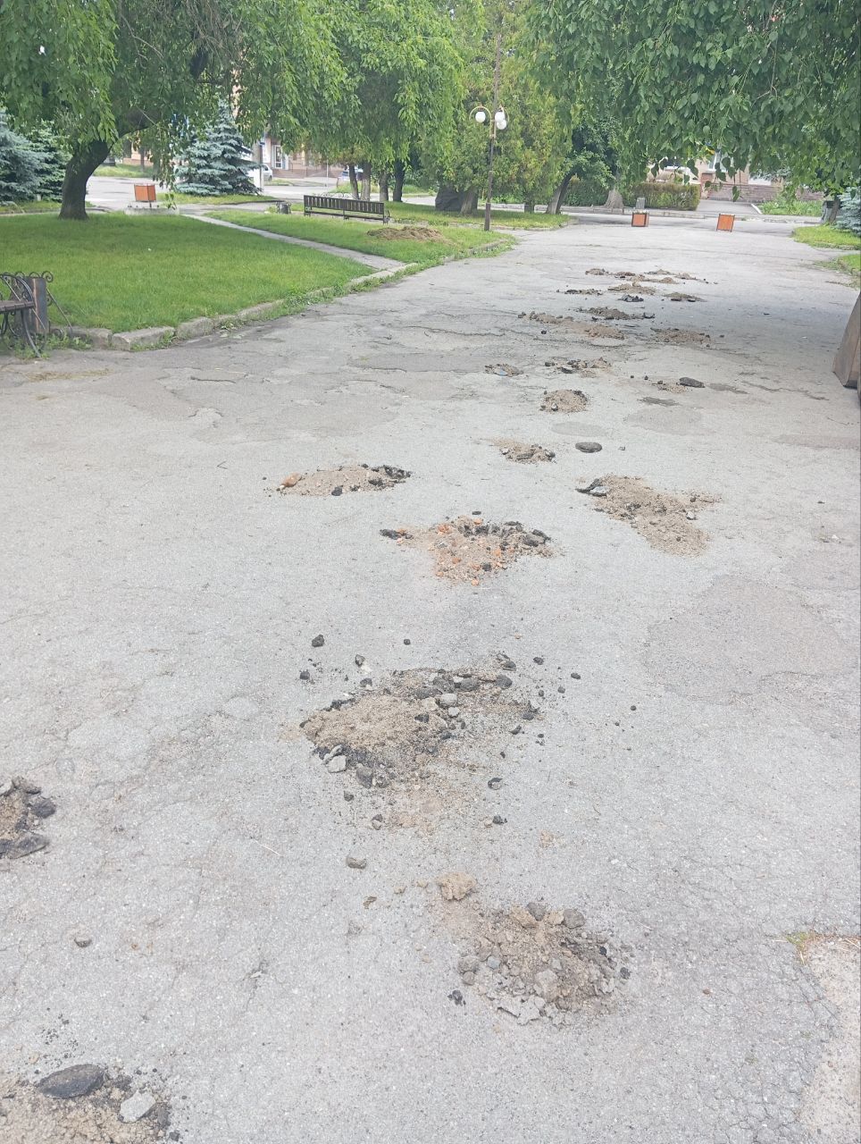 Новини Козятина - фото з Фото дня: у Козятині на центральній площі розпочали облаштовувати Алею пам'яті