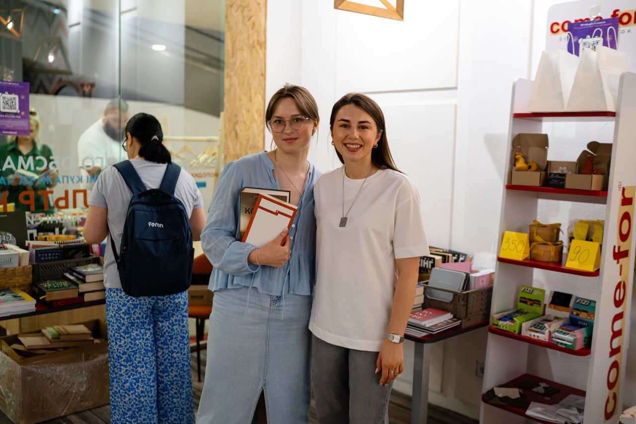 Новини Вінниці - фото з «Все менше знаходжу однодумців тут»: вінничанка збирає кошти для воїнів на книжкових ярмарках