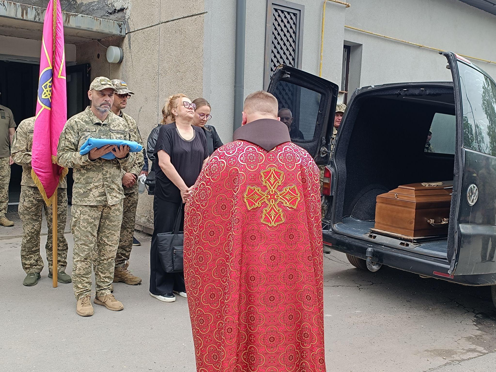 Новини Тернополя - фото з Тернопіль прощається із захисником Артуром Сніткусом