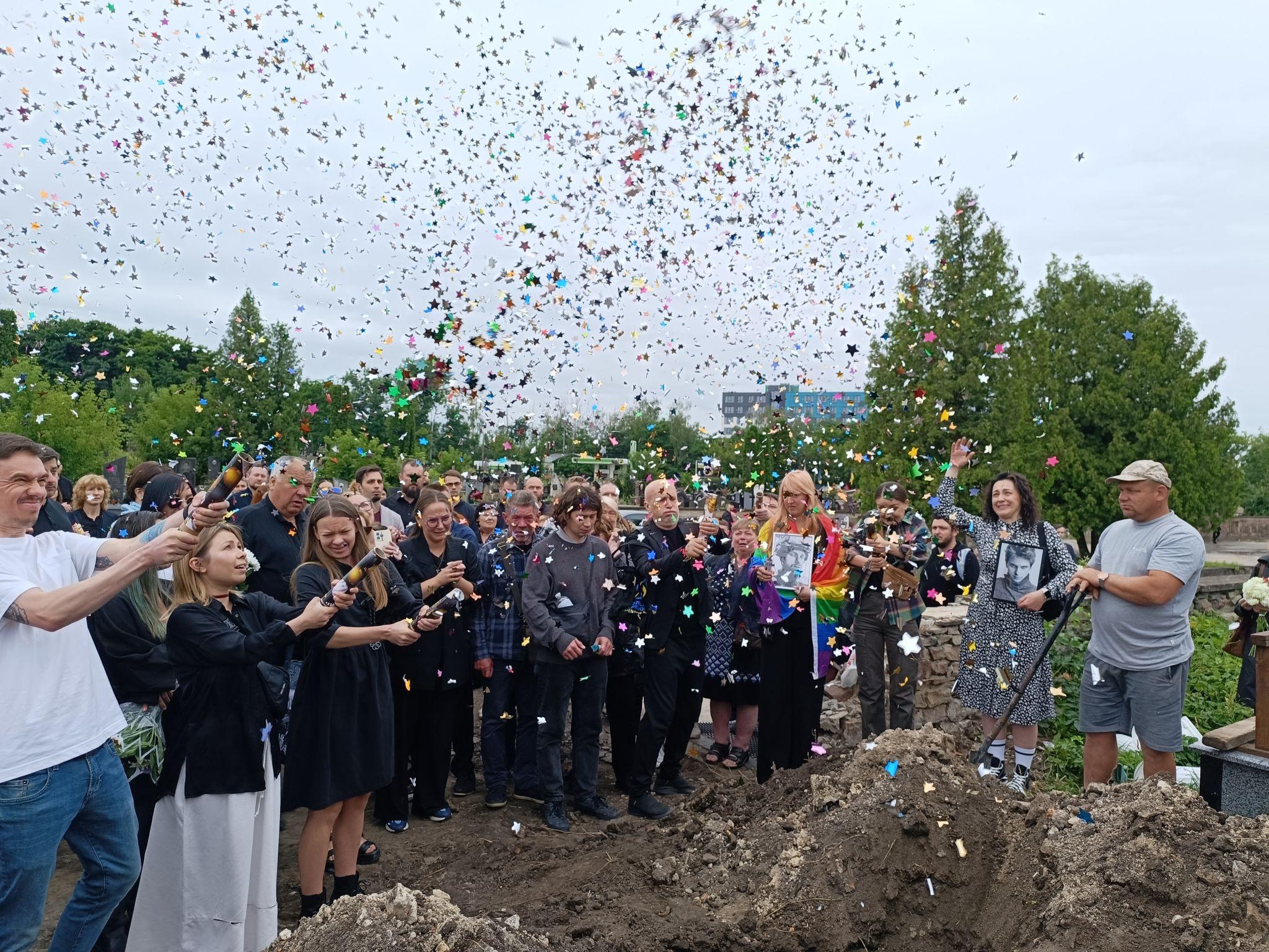 Новини Тернополя - фото з Тернопіль прощається із захисником Артуром Сніткусом