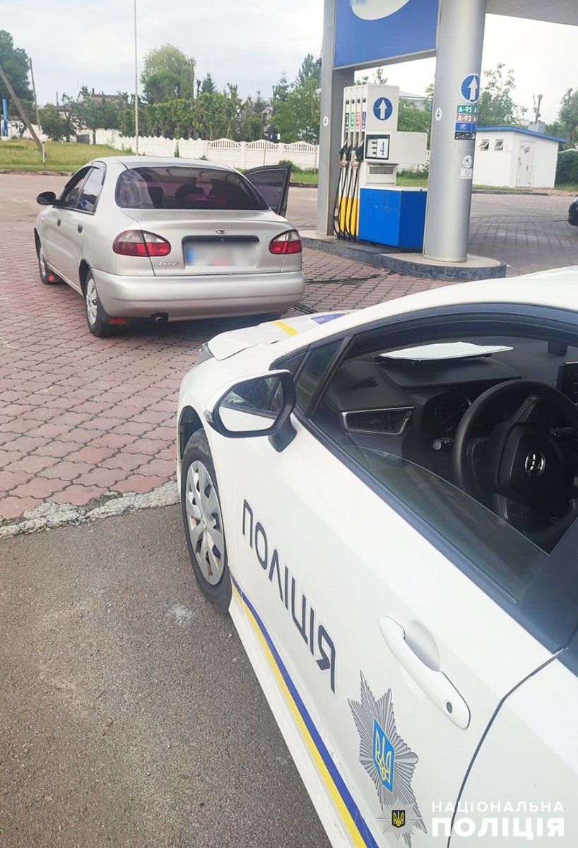 бердичівські слідчі повідомили про підозру чоловікові за спробу дачі хабаря поліцейським
