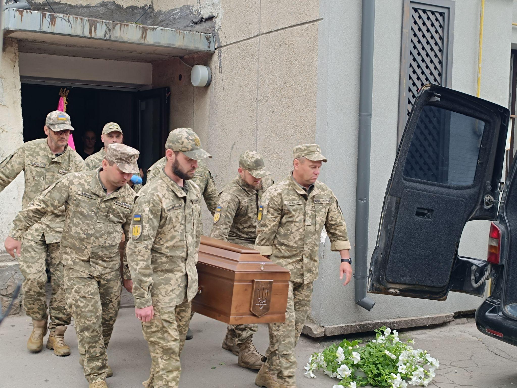 Новини Тернополя - фото з Тернопіль прощається із захисником Артуром Сніткусом