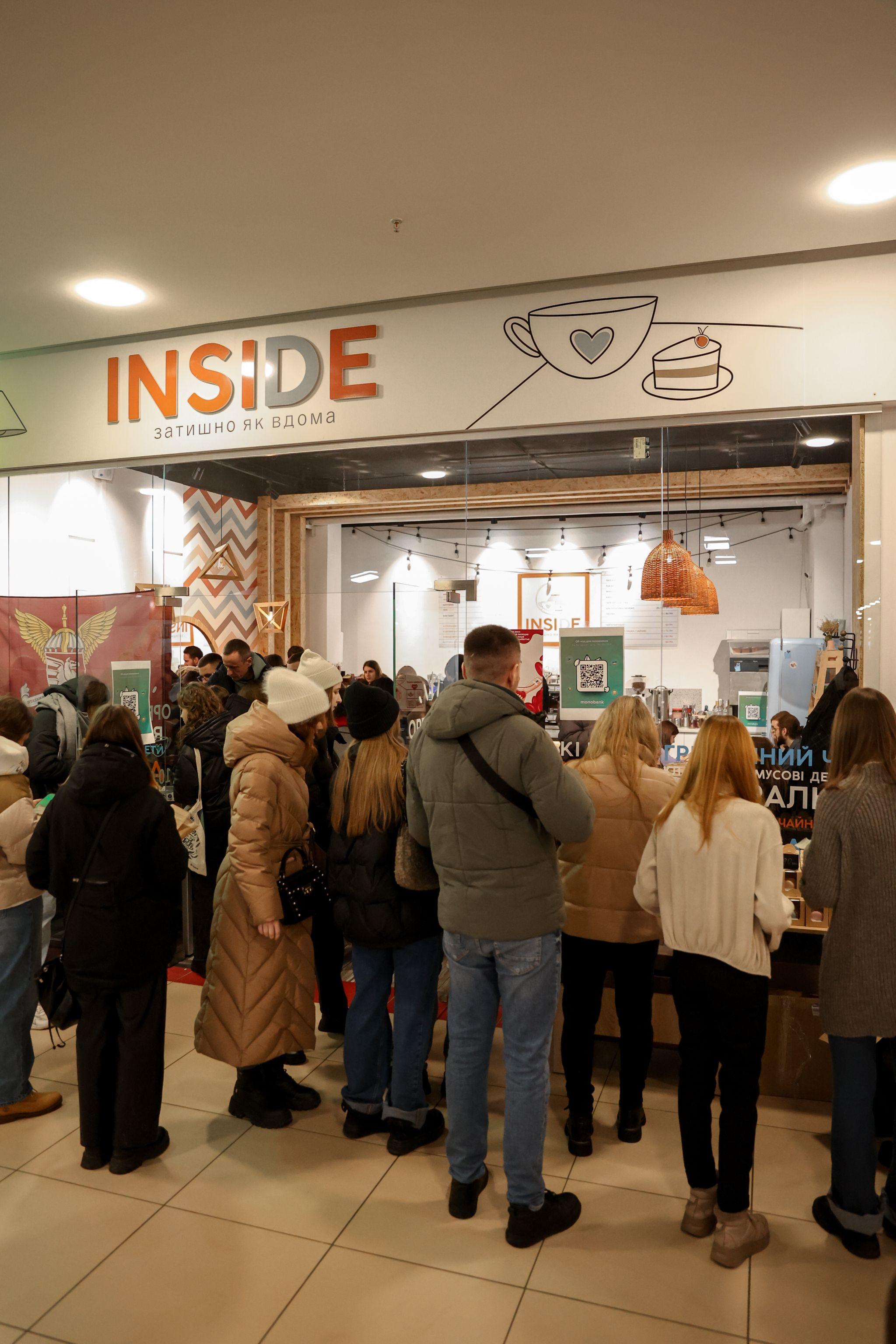 Новини Вінниці - фото з «Все менше знаходжу однодумців тут»: вінничанка збирає кошти для воїнів на книжкових ярмарках