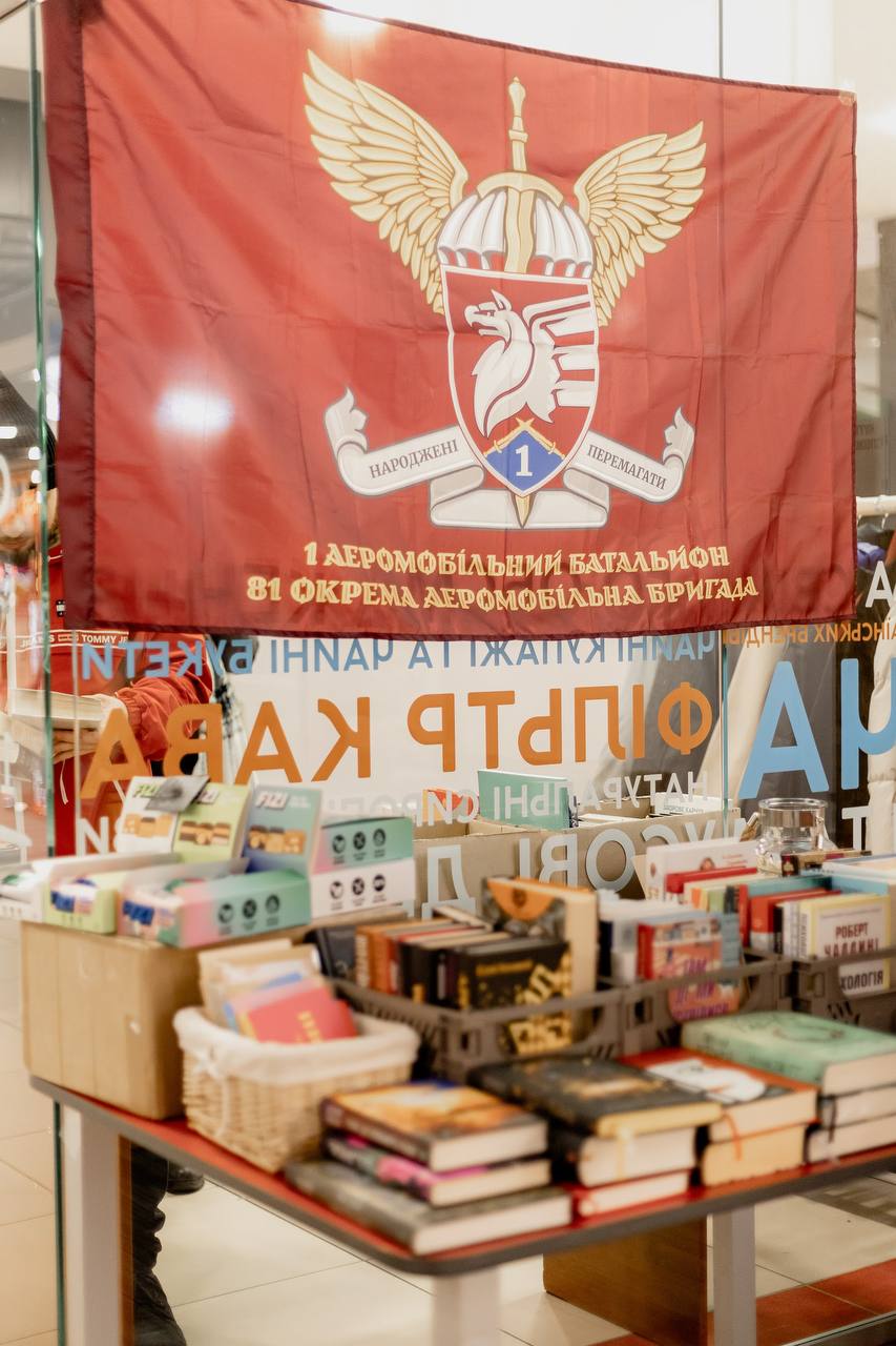 Новини Вінниці - фото з «Все менше знаходжу однодумців тут»: вінничанка збирає кошти для воїнів на книжкових ярмарках