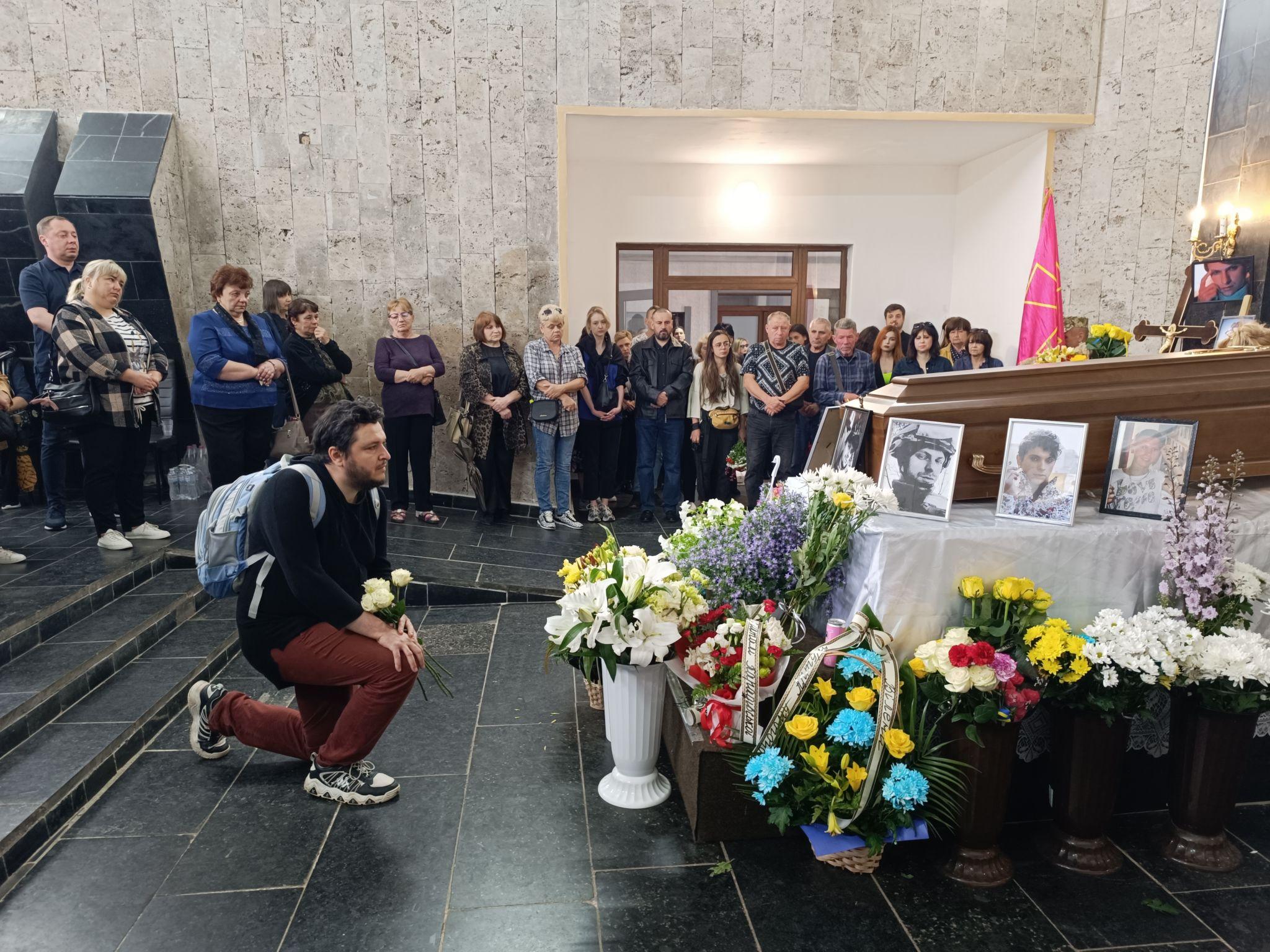 Новини Тернополя - фото з Тернопіль прощається із захисником Артуром Сніткусом