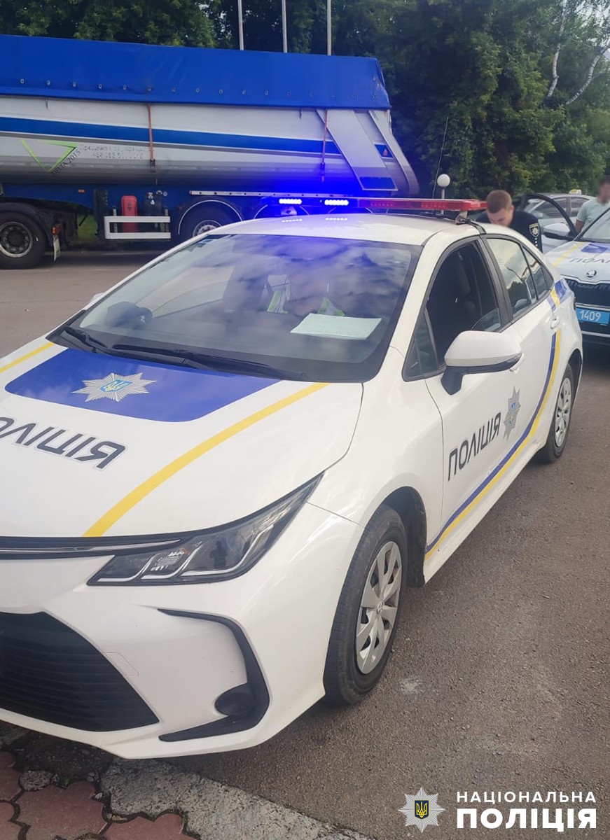 бердичівські слідчі повідомили про підозру чоловікові за спробу дачі хабаря поліцейським