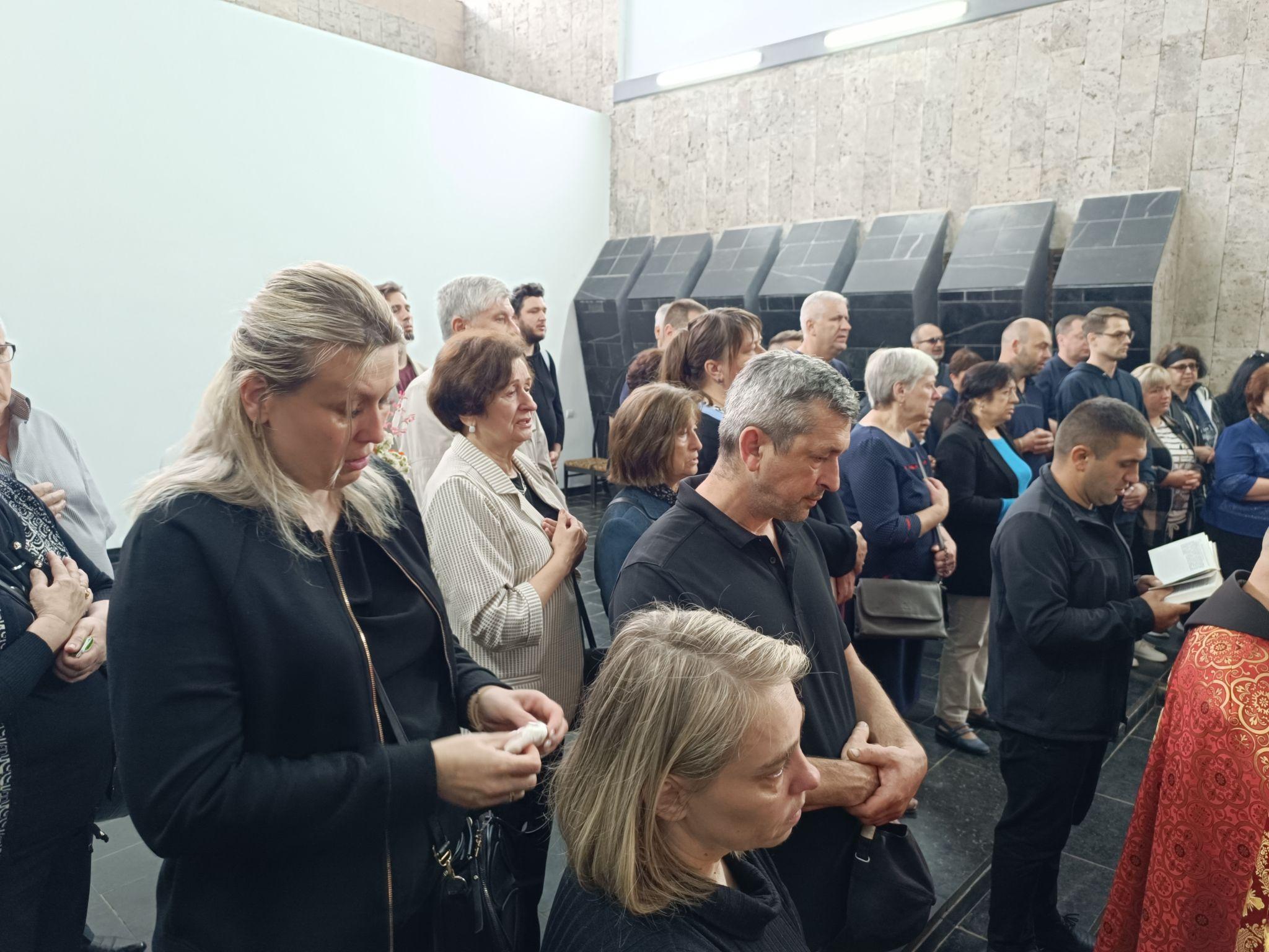 Новини Тернополя - фото з Тернопіль прощається із захисником Артуром Сніткусом