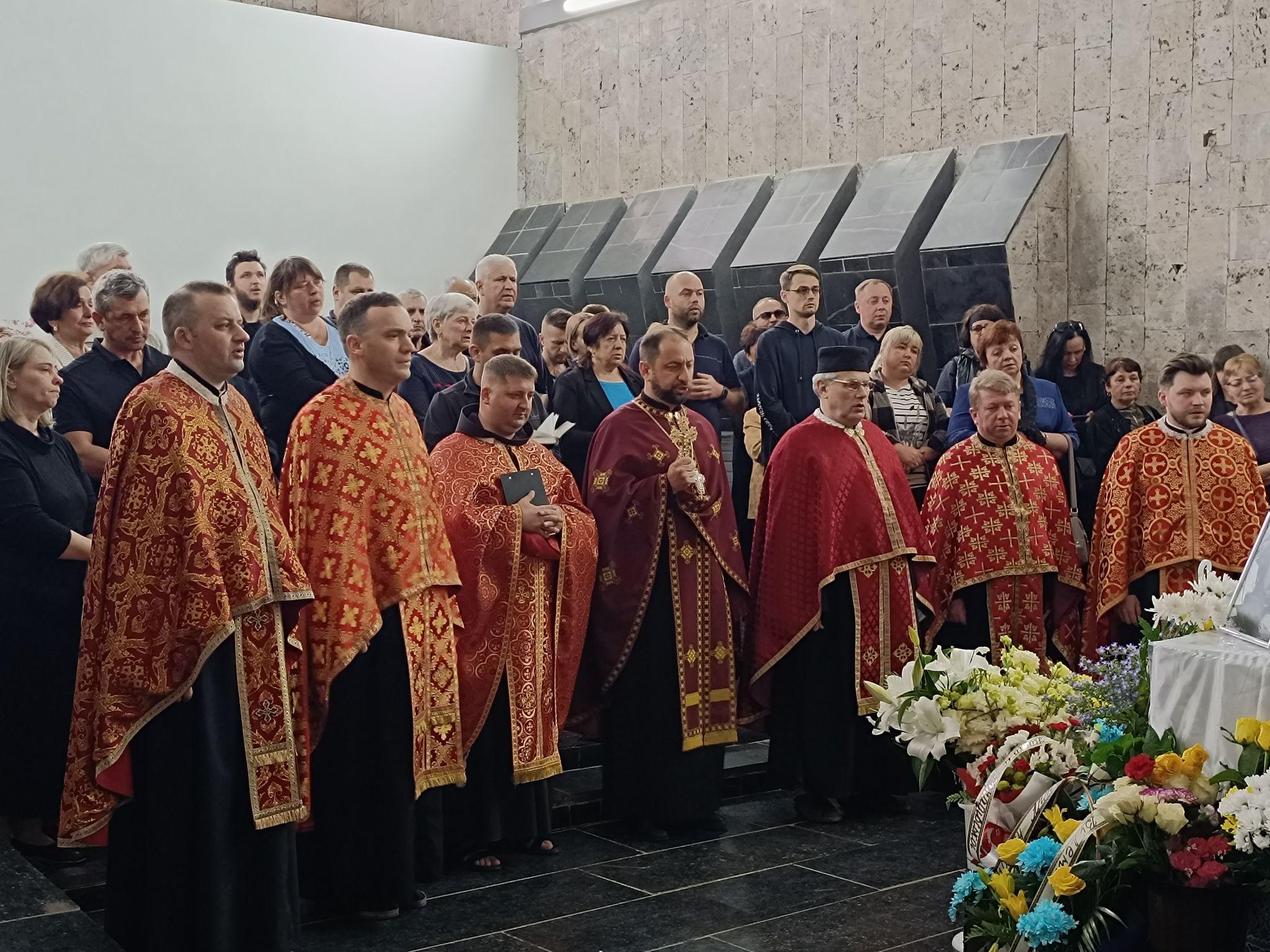 Новини Тернополя - фото з Тернопіль прощається із захисником Артуром Сніткусом
