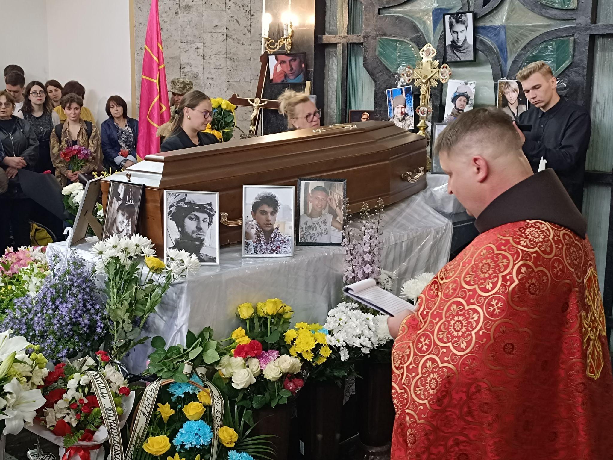 Новини Тернополя - фото з Тернопіль прощається із захисником Артуром Сніткусом