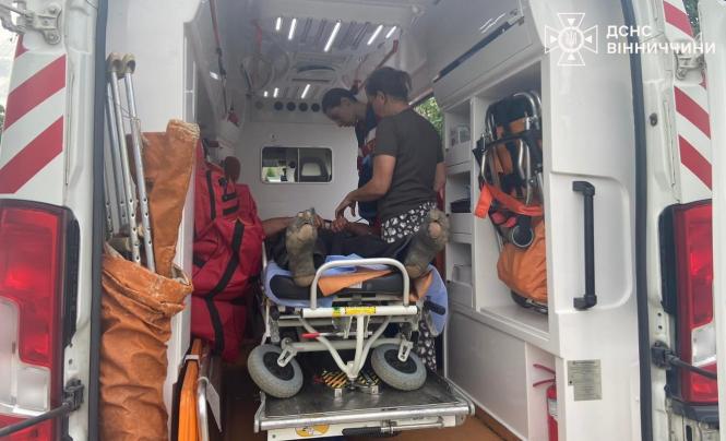 Новини Вінниці - фото з На Гніванщині врятували чоловіка з палаючого будинку
