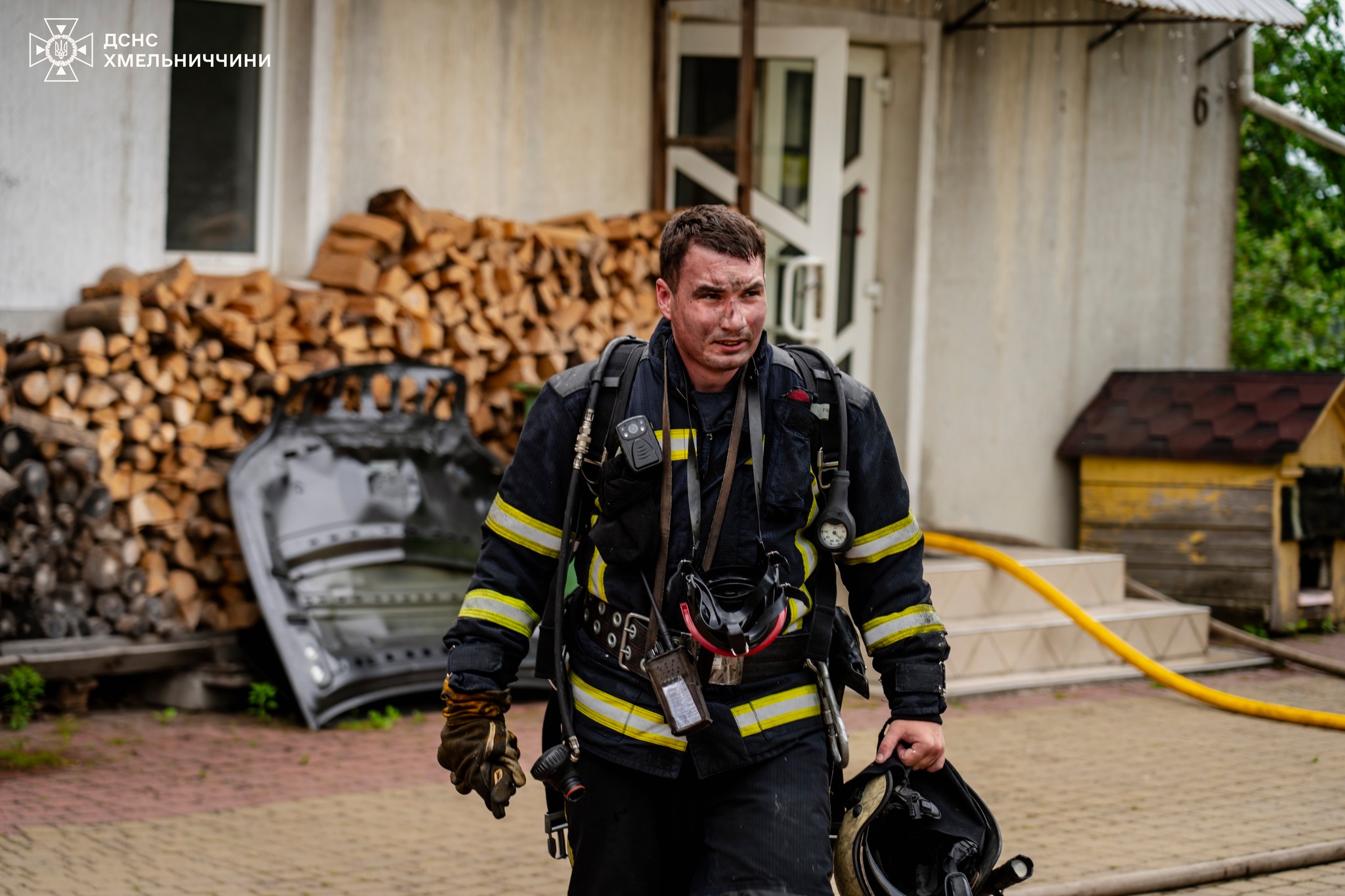 Новини Хмельницького - фото з У Хмельницькому 22 рятувальники гасили пожежу житлового будинку (ФОТО, ВІДЕО)