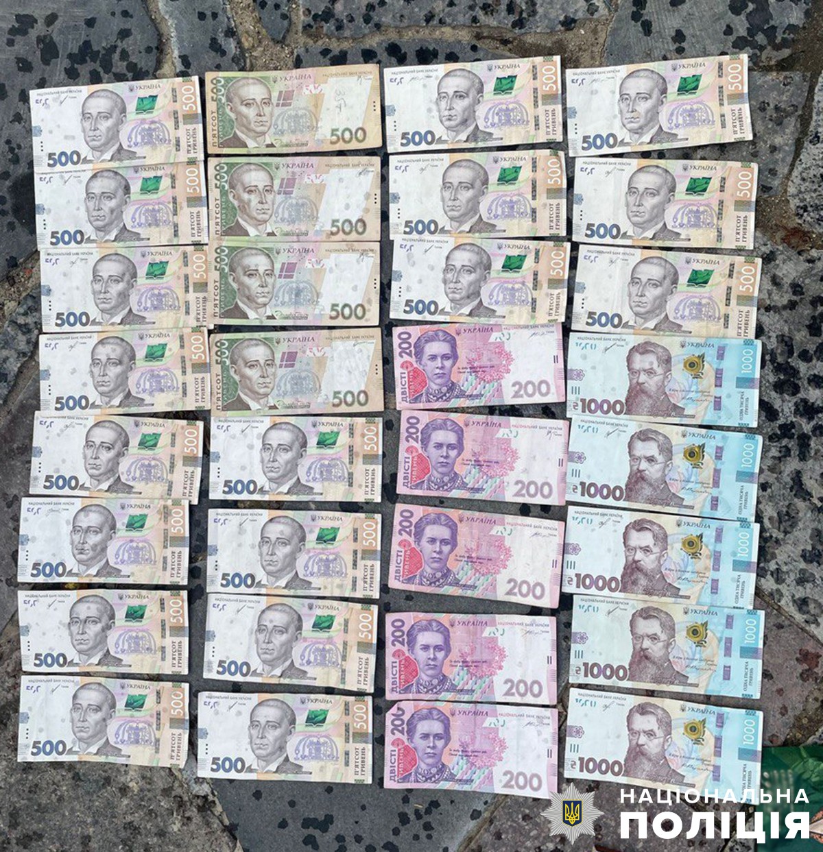 поліцейські вилучили наркотичні речовини з домоволодіння жителя селища романова