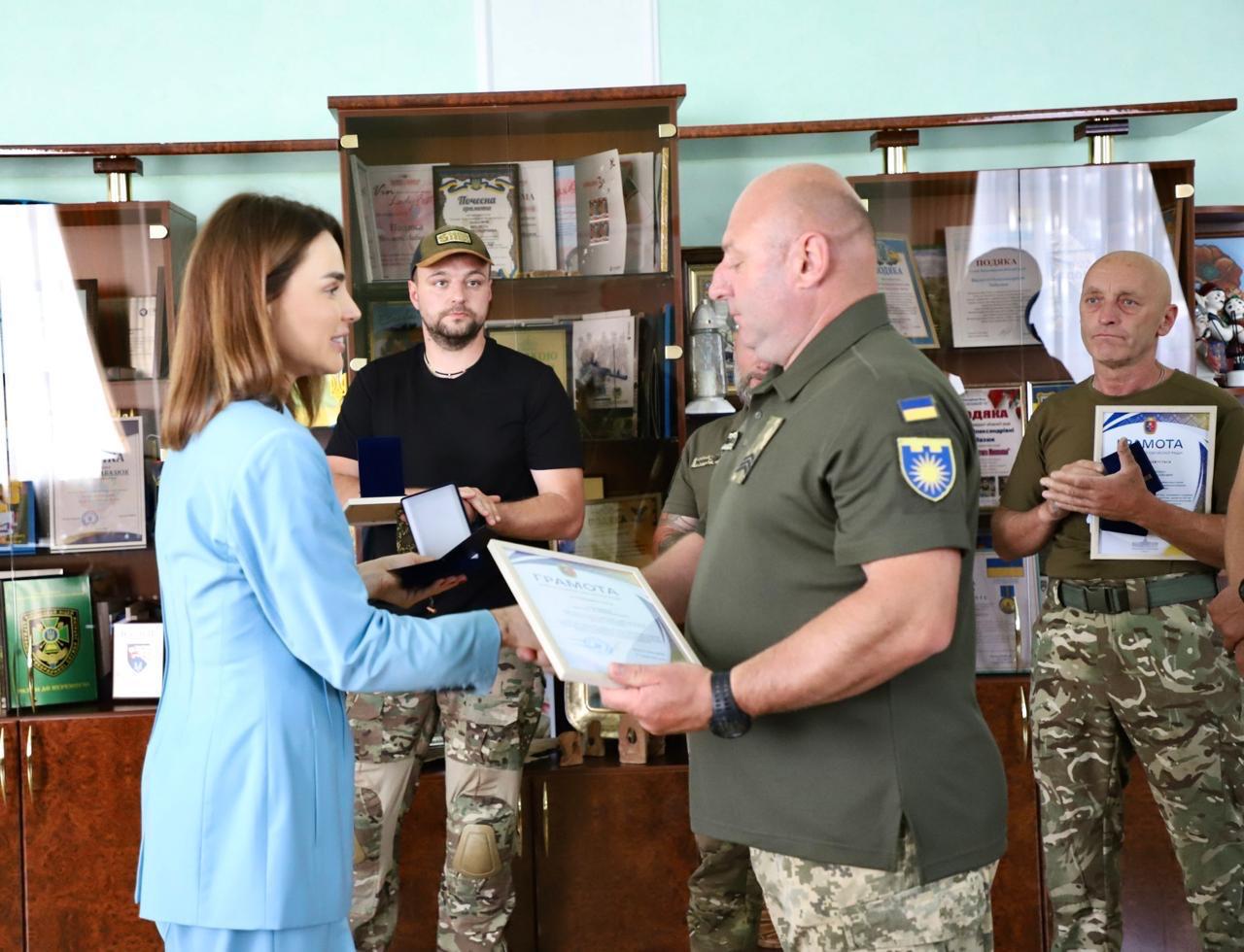 Новини Хмельницького - фото з У Хмельницькому тероборонівці отримали відзнаки обласної ради (ФОТО)