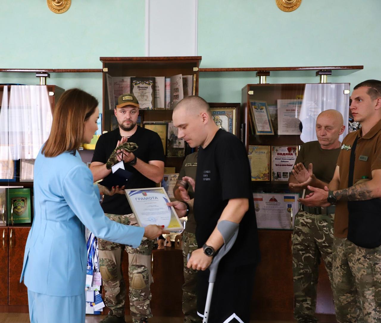 Новини Хмельницького - фото з У Хмельницькому тероборонівці отримали відзнаки обласної ради (ФОТО)