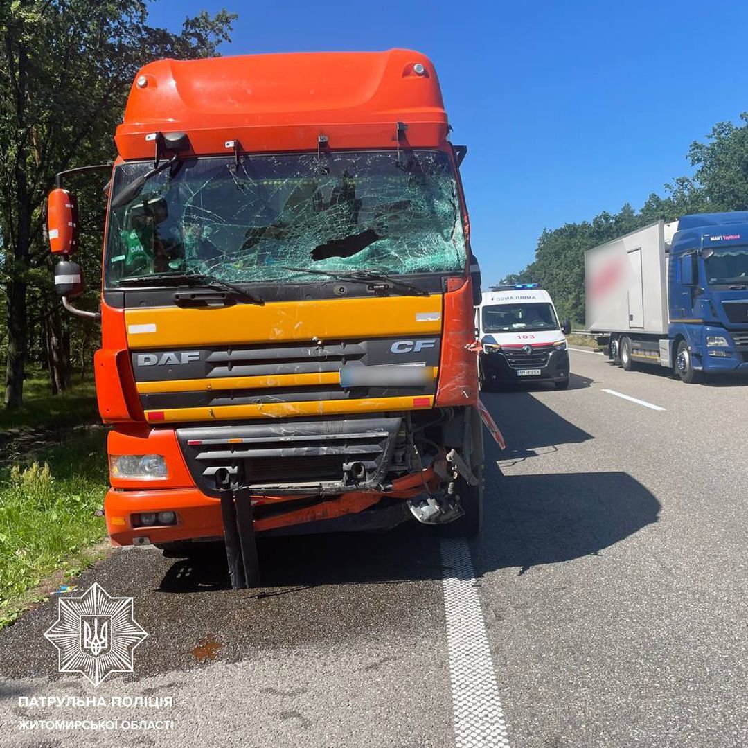 Новини Житомира - фото з На 98 км автодороги Київ — Чоп - ДТП, рух частково ускладнено