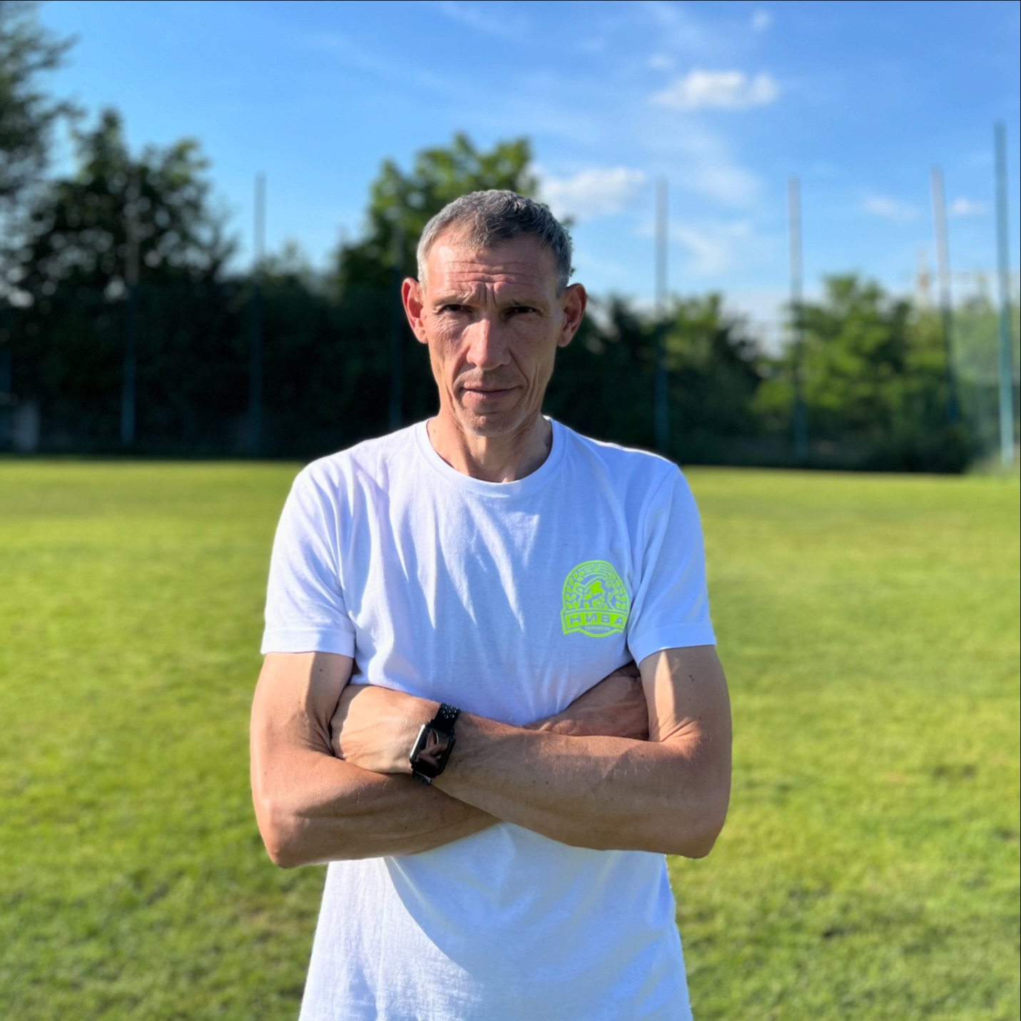 Новини Тернополя - фото з У тернопільській «Ниві» два нових тренери На зображенні може бути: 1 особа, грає у футбол, гра в американський футбол, гра в теніс та трава