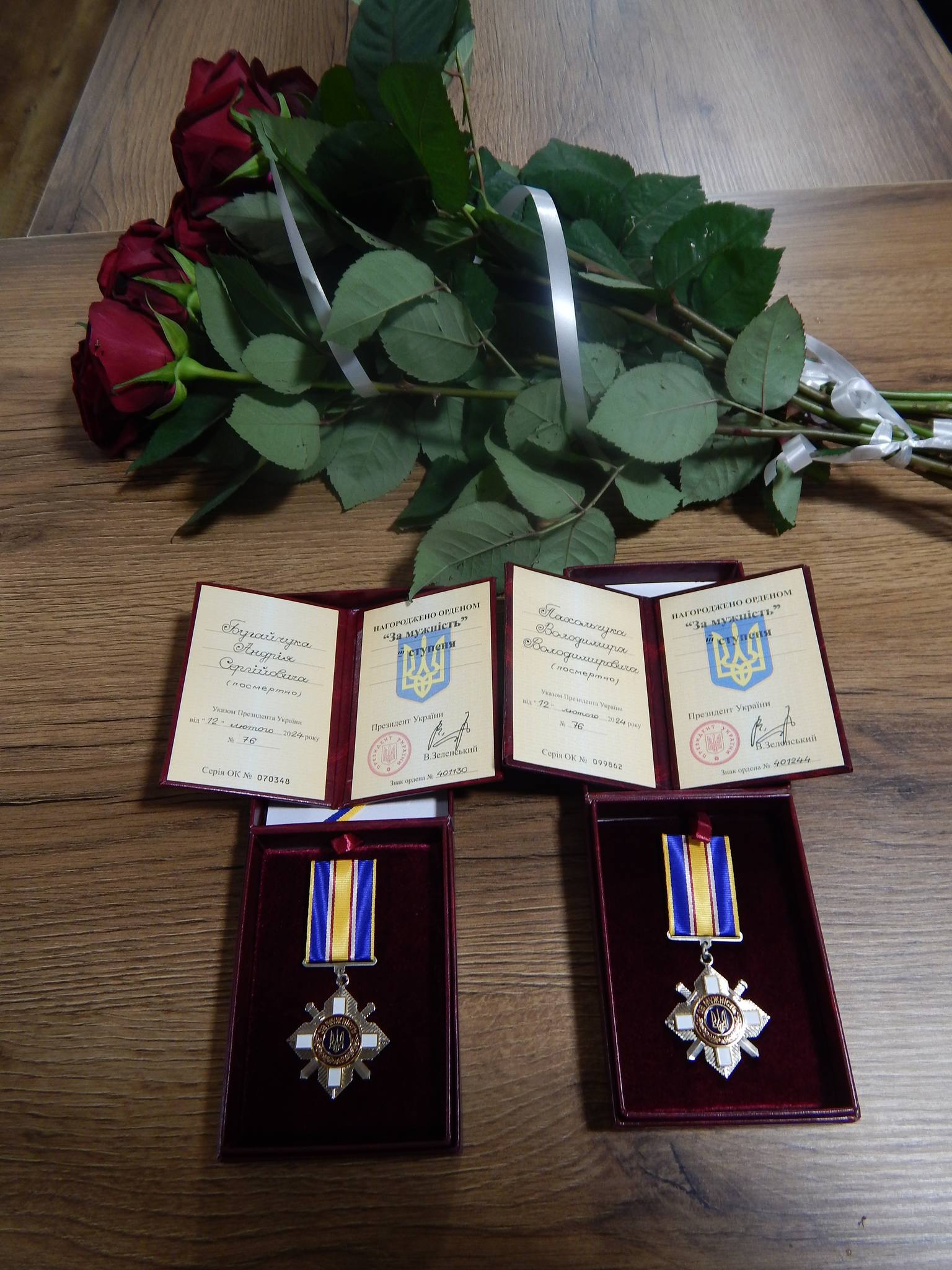 Новини Хмельницького - фото з Рідним загиблих захисників з Шепетівщини передали державні нагороди