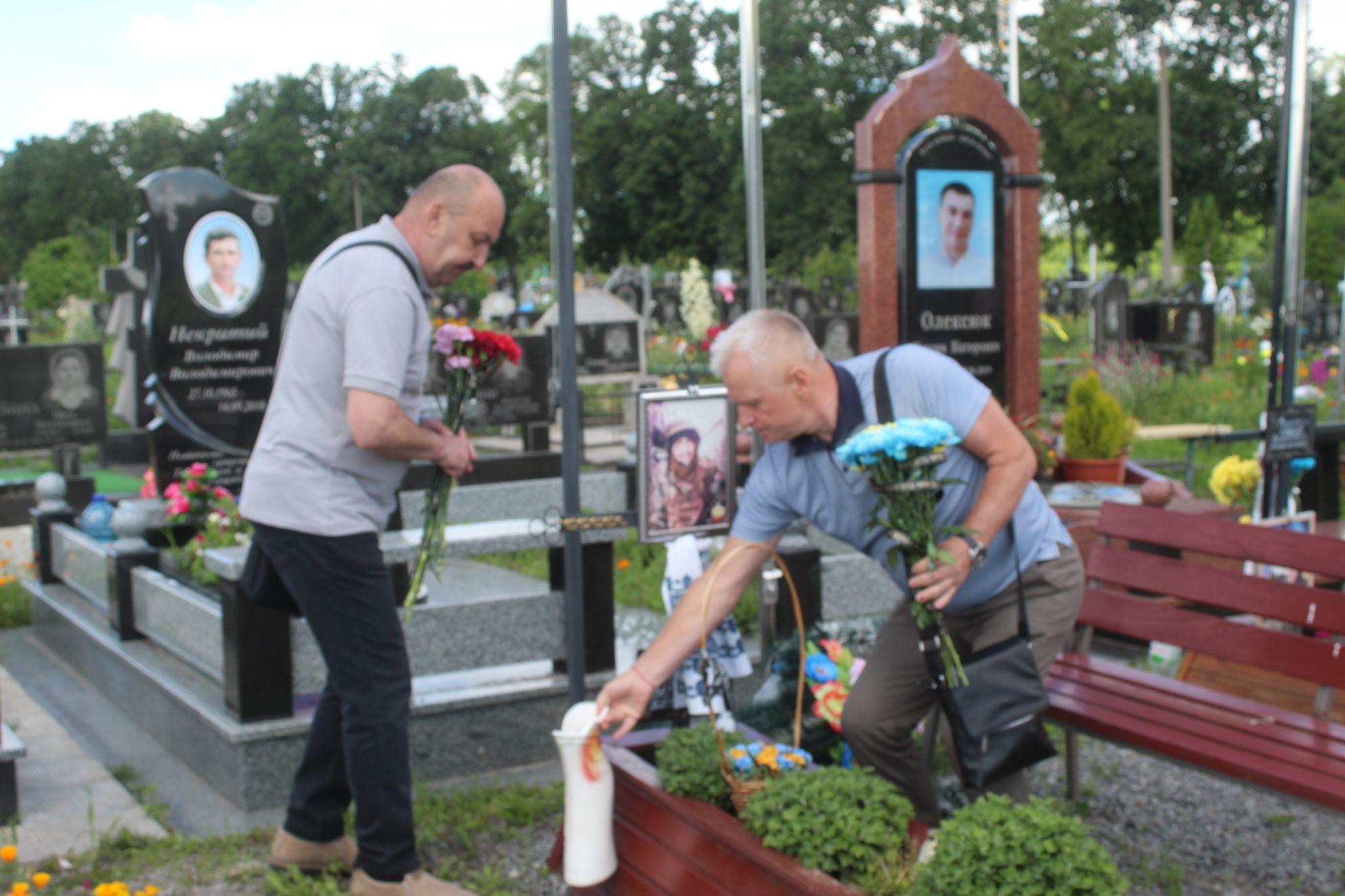 Новини Козятина - фото з На будівлі відділку поліції встановили меморіальну дошку Юрію Любарцю