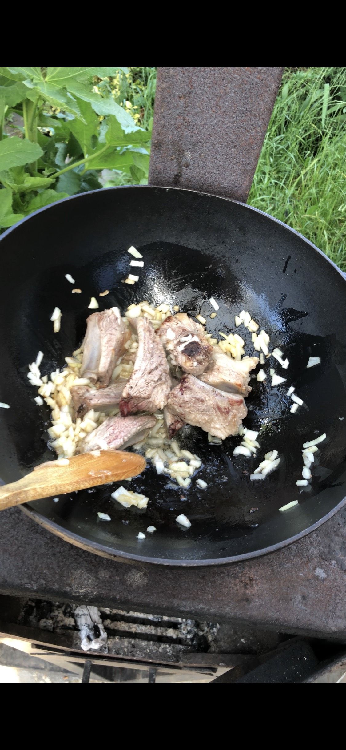 Новини Тернополя - фото з Червоний борщ з вишнями в хлібині