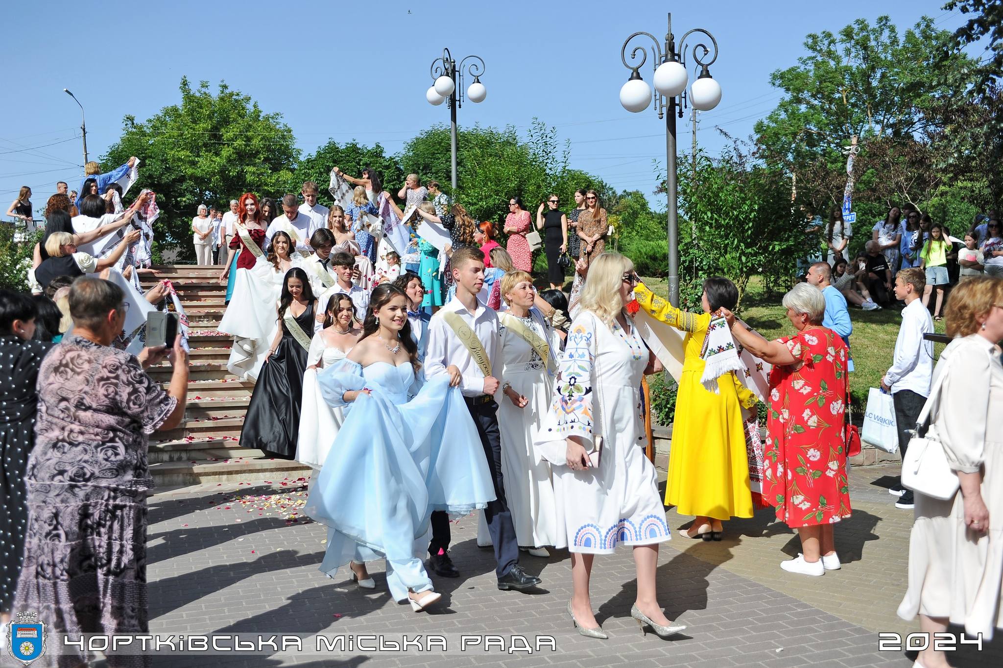 Новини Тернополя - фото з У Чорткові відбувся випускний 2024
