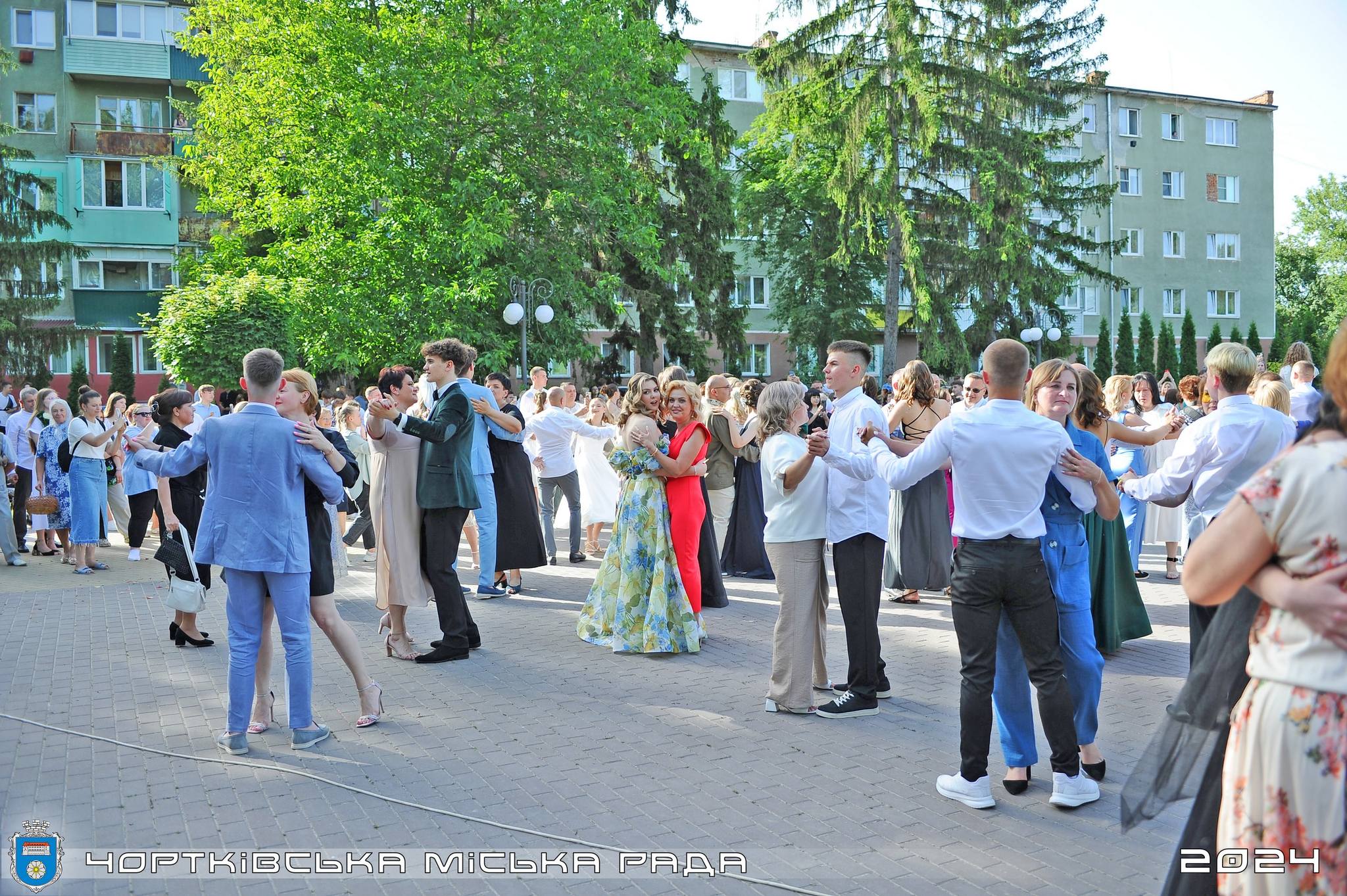 Новини Тернополя - фото з У Чорткові відбувся випускний 2024