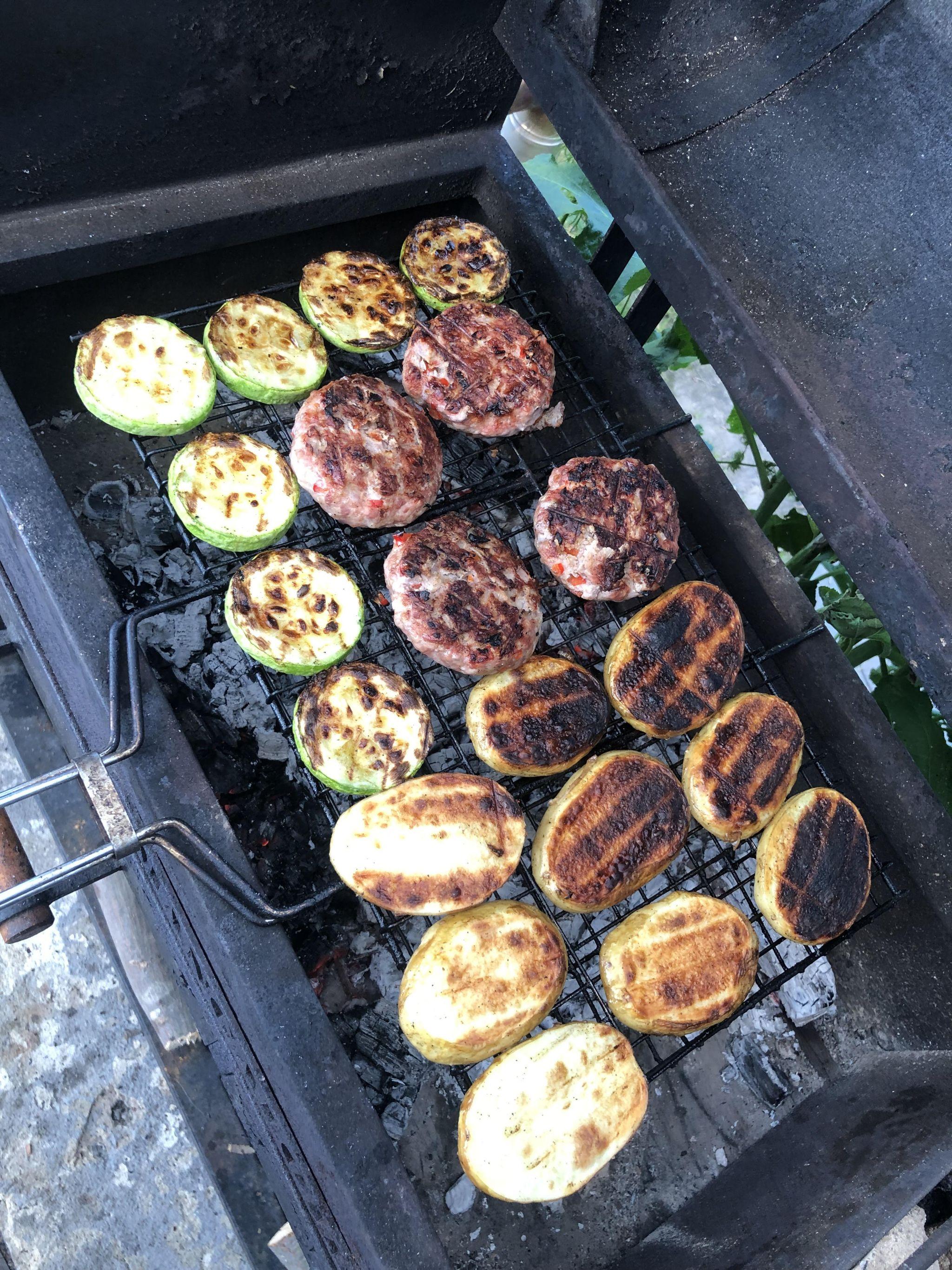 Новини Тернополя - фото з Котлети на грилі й «пивна дошка»