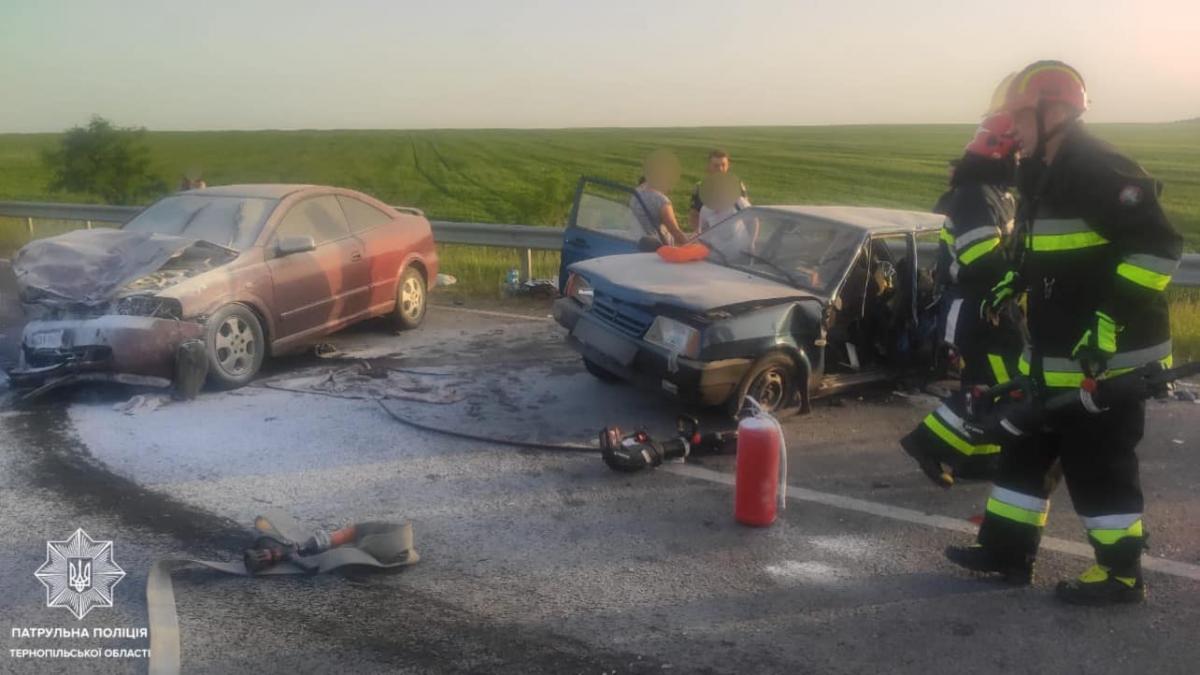 Новини Тернополя - фото з ДТП біля Мишковичів: дідусь загинув миттєво, троє онуків у лікарні