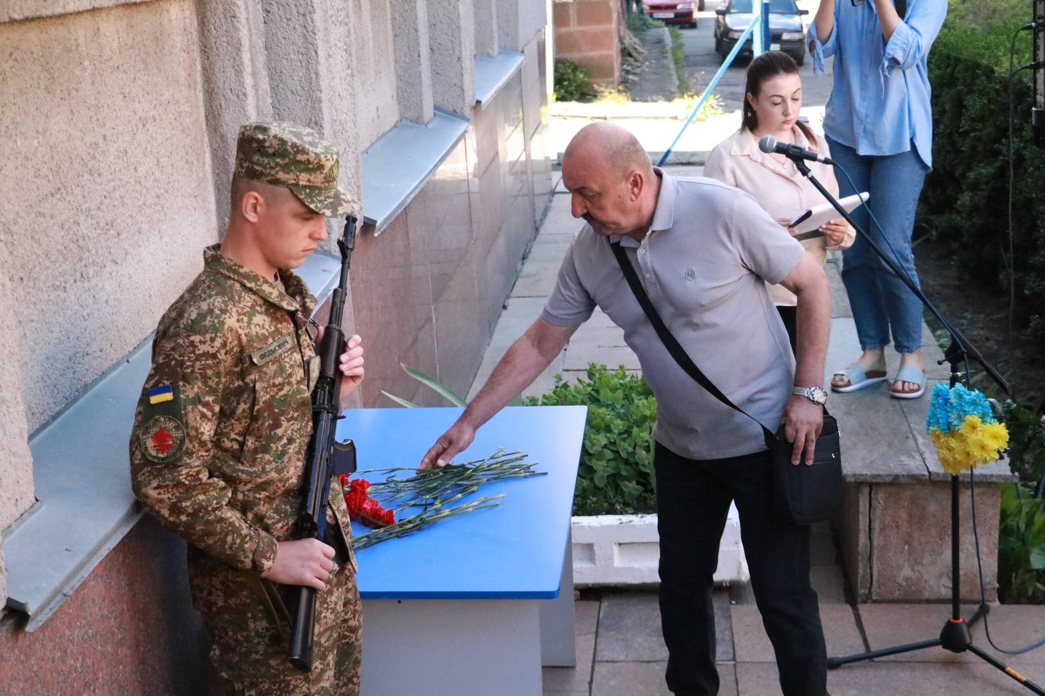 Новини Вінниці - фото з У Козятині відкрили меморіальну дошку загиблому бійцю Юрію Любарцю