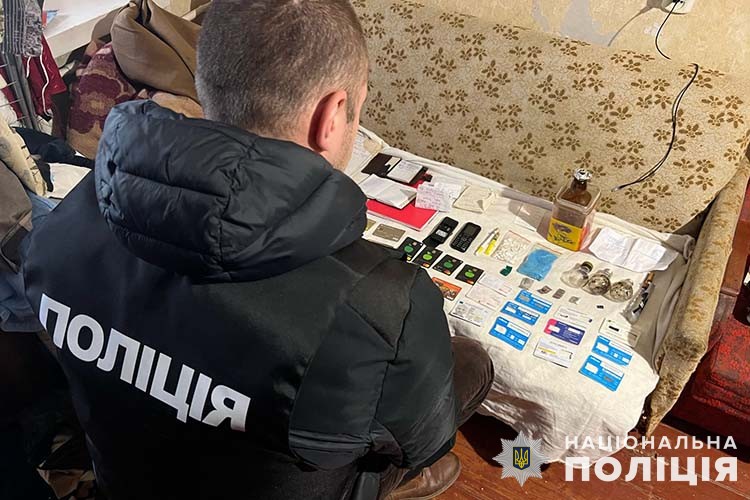 слідчі поліції тернопільщини скерували до суду провадження щодо "кримінального авторитета" і його спільника, які налагодили наркотрафік у сізо