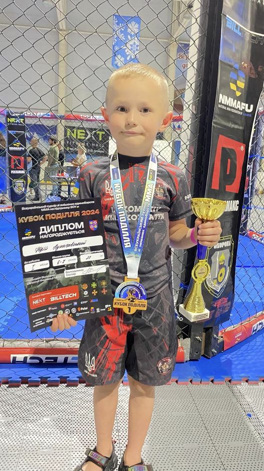 Новини Козятина - фото з Юрко Луначевський та Макар Костюк — переможці Всеукраїнського турніру зі змішаних єдиноборств На зображенні може бути: 1 особа та текст