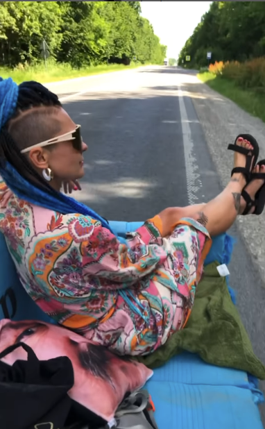 Новини Хмельницького - фото з Диван на колесах у Хмельницькому: хто його зробив і куди він їде