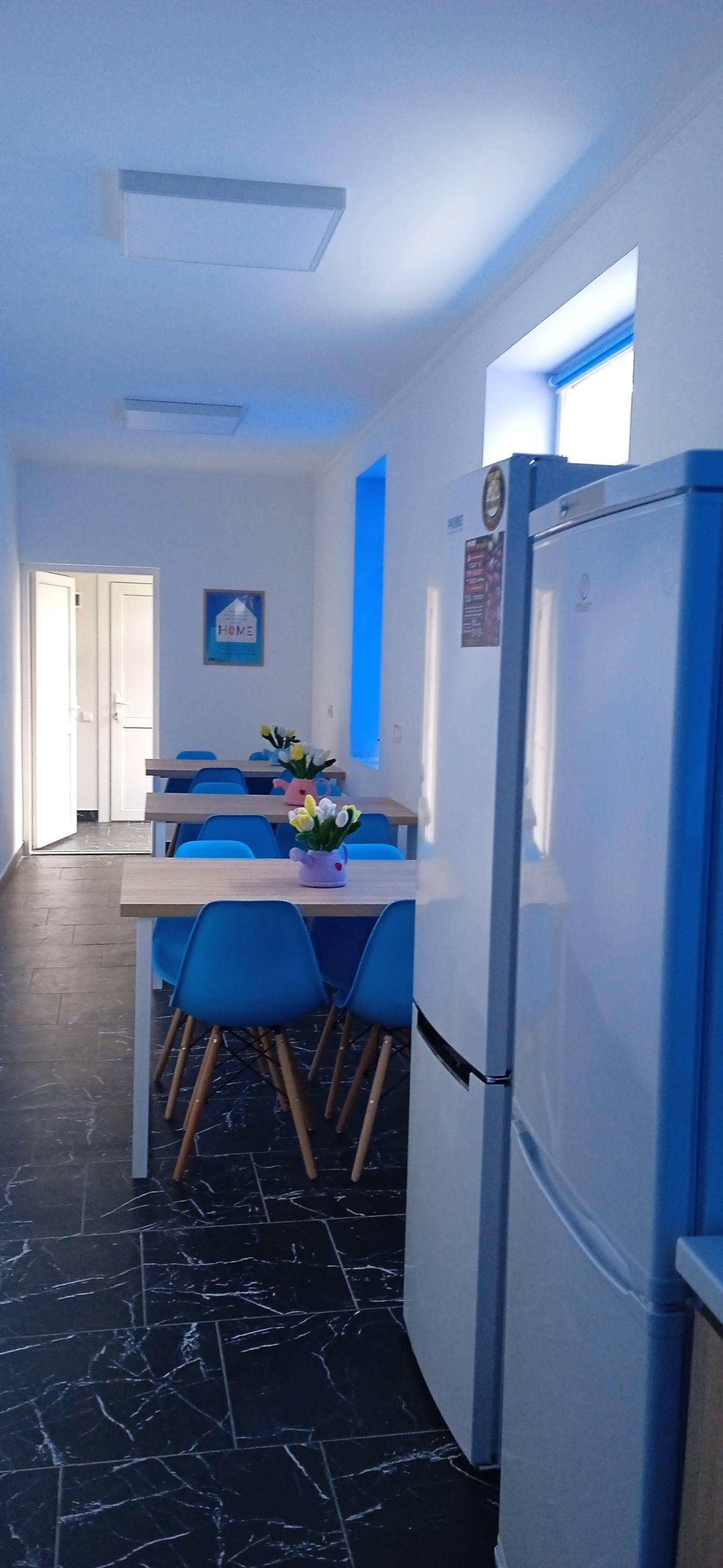 На зображенні може бути: всередині приміщення