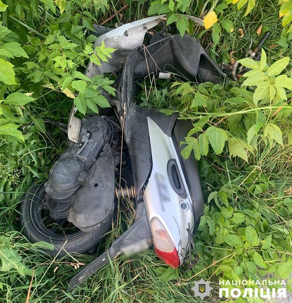 Новини Житомира - фото з ДТП у Глибочиці: 13-річний хлопець травмувався після зіткнення автомобіля «Ford» і мопеда