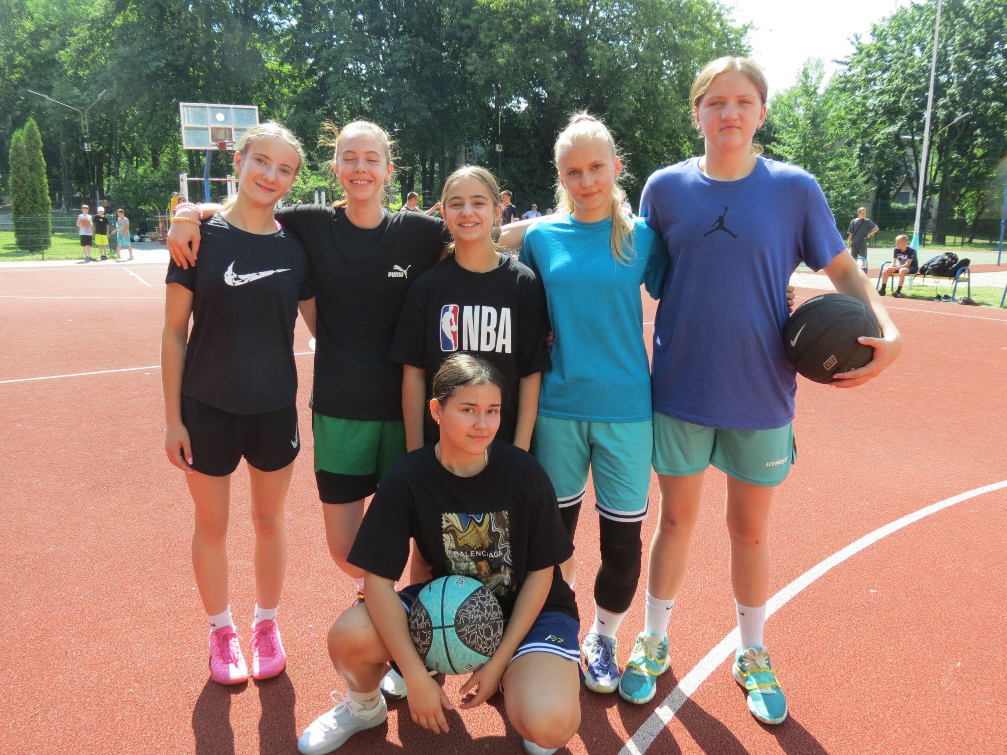 Новини Вінниці - фото з «Нестримна розмазня» проти «Летючих кокосів»: у Вінниці влаштували турнір з баскетболу три на три