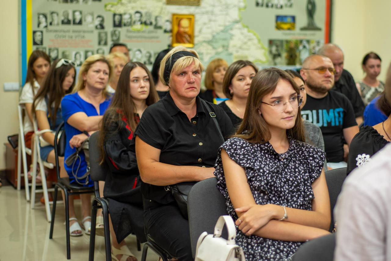 Новини Тернополя - фото з У Тернополі вручили ордени і медалі сім'ям загиблих військовослужбовців