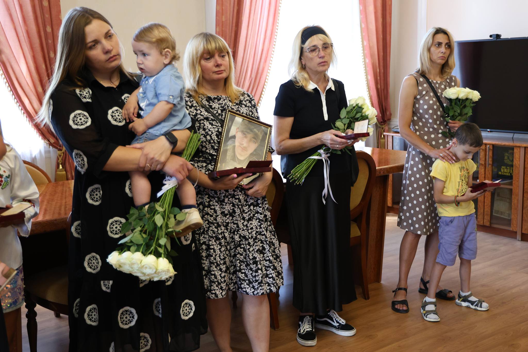 Новини Хмельницького - фото з Дев'ятьох воїнів з Хмельниччини відзначили посмертними нагородами: імена