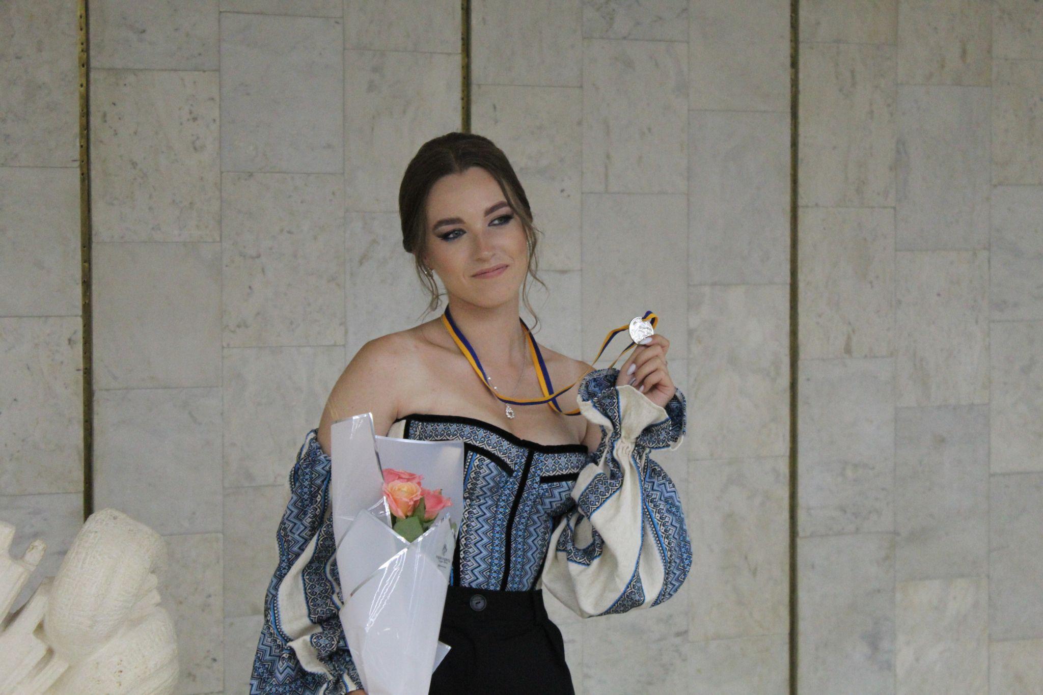 Новини Тернополя - фото з Кращих випускників тернопільських шкіл нагородили золотими та срібними медалями