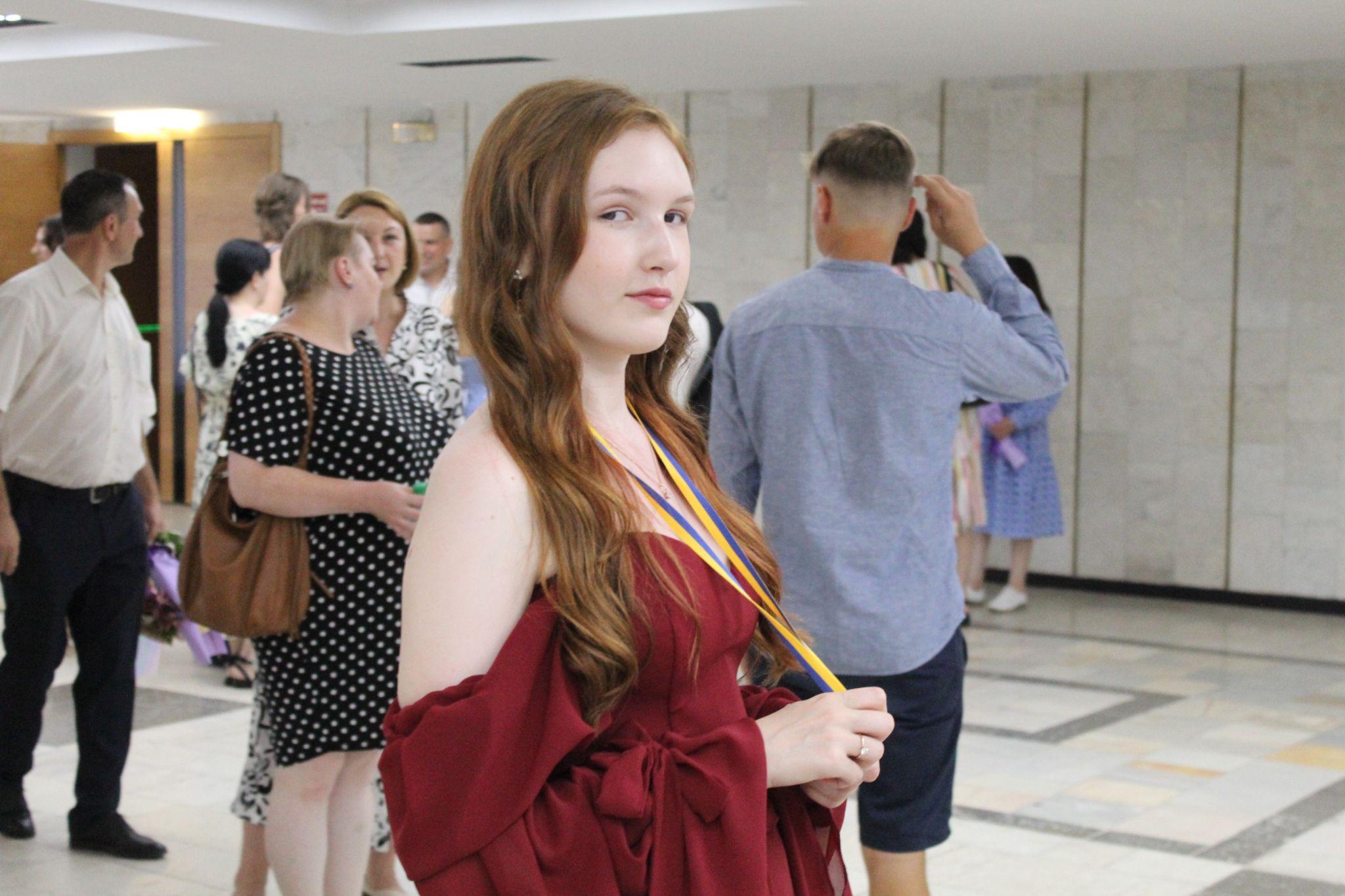 Новини Тернополя - фото з Кращих випускників тернопільських шкіл нагородили золотими та срібними медалями