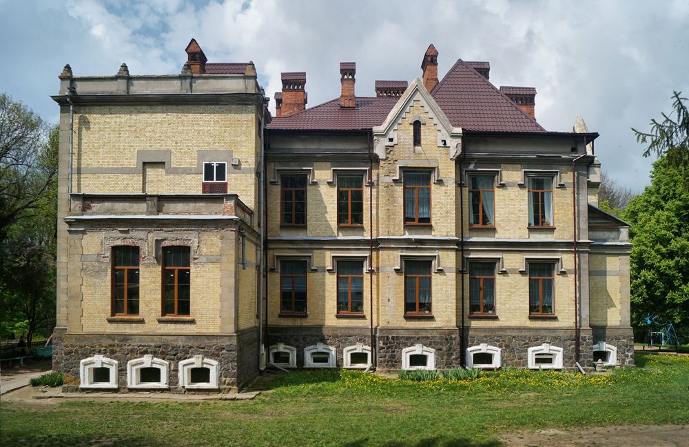 Новини Вінниці - фото з Палац адмірала у Митках: історія маєтку в британському стилі, в якому тепер працює школа
