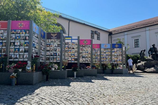 Новини Вінниці - фото з ТОП важливих новин на «20 хвилин» від 24 червня по 1 липня, які ви могли пропустити На Стіні пам'яті 620 імен загиблих на війні вінничан. Як зараз виглядає меморіальний комплекс?