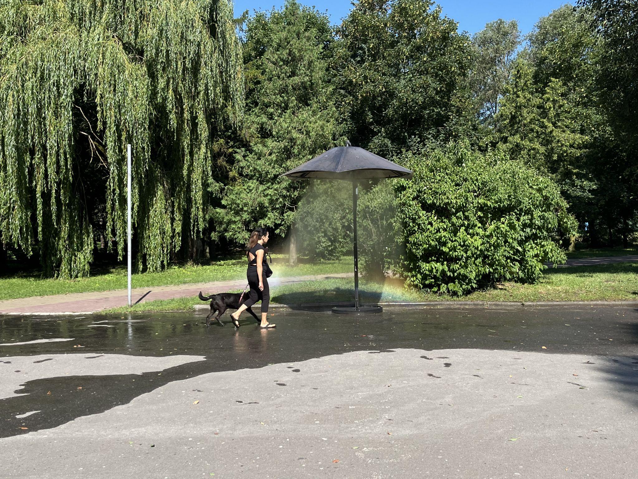 Новини Тернополя - фото з У Тернополі ввімкнули освіжаючі парасолі