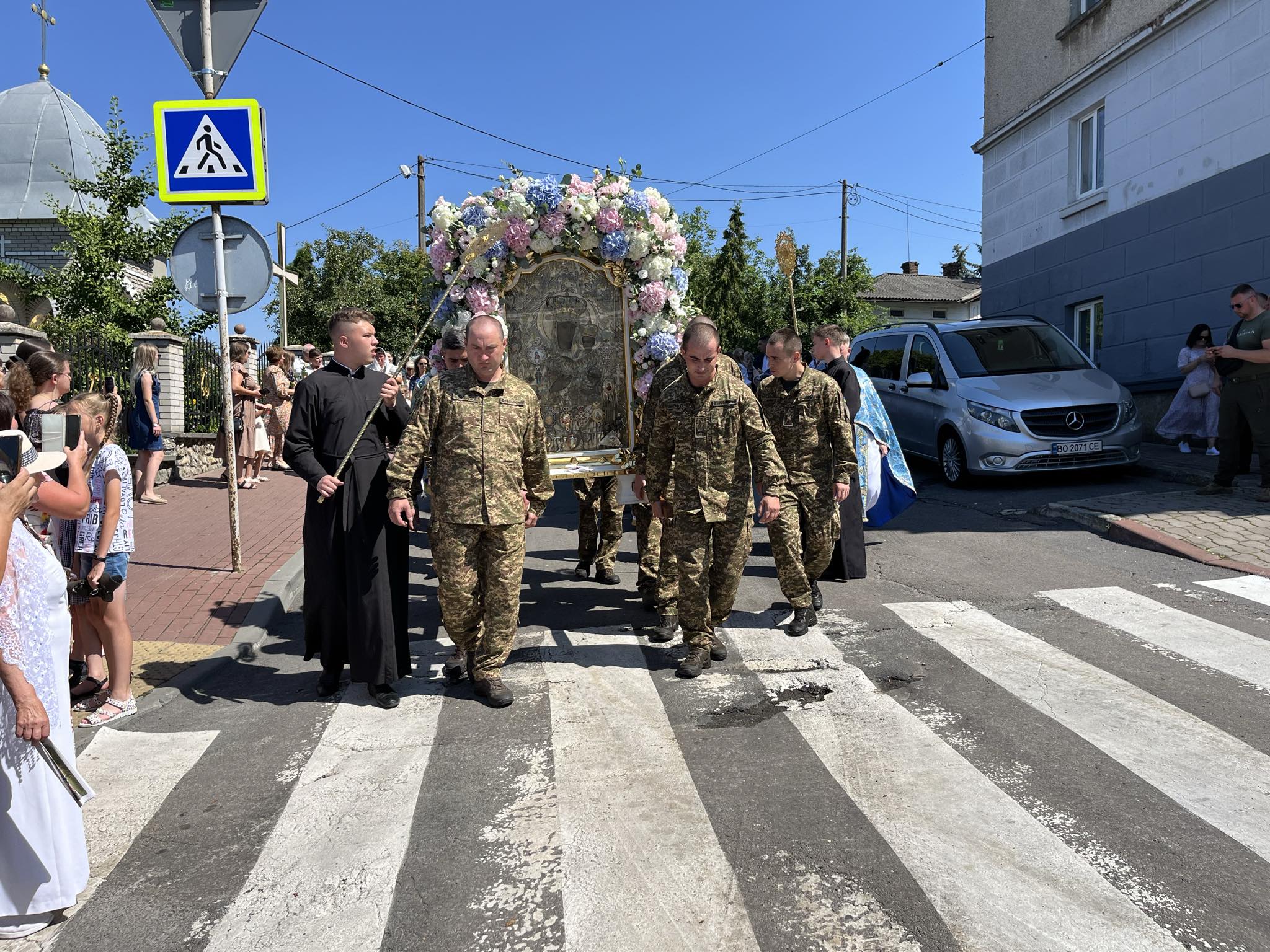 Новини Тернополя - фото з У Тернополі відбувся Хресний хід з чудотворною іконою  Божої Матері «Тернопільської»