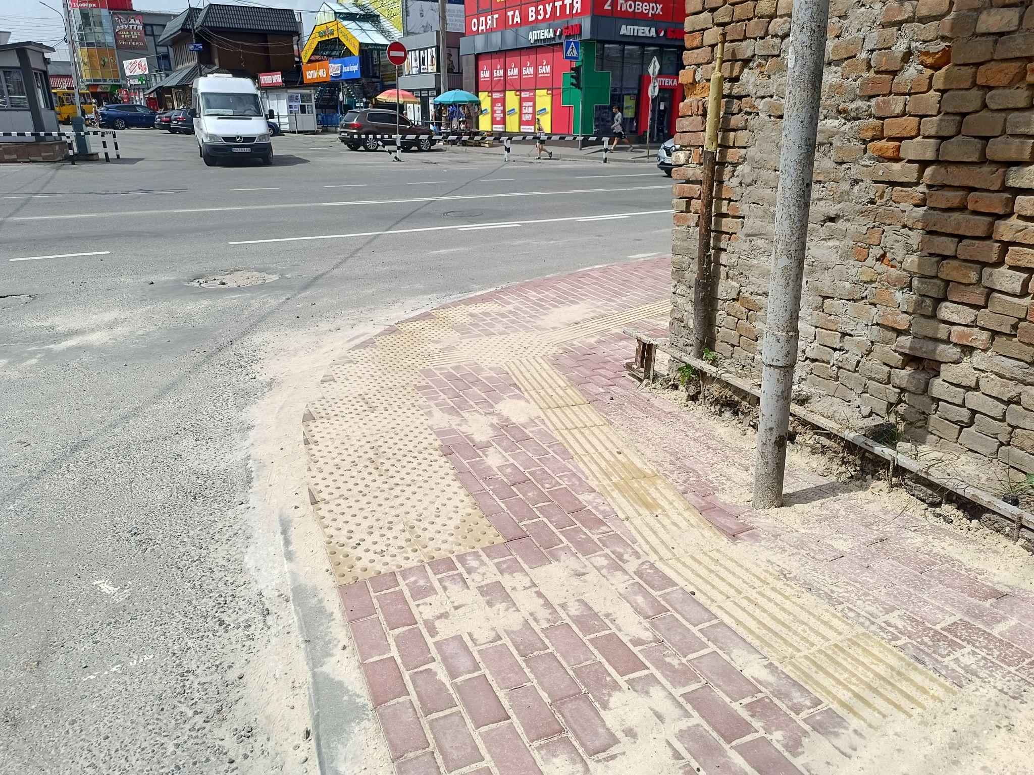 Новини Тернополя - фото з На Торговиці відремонували тротуар: який вигляд має тепер