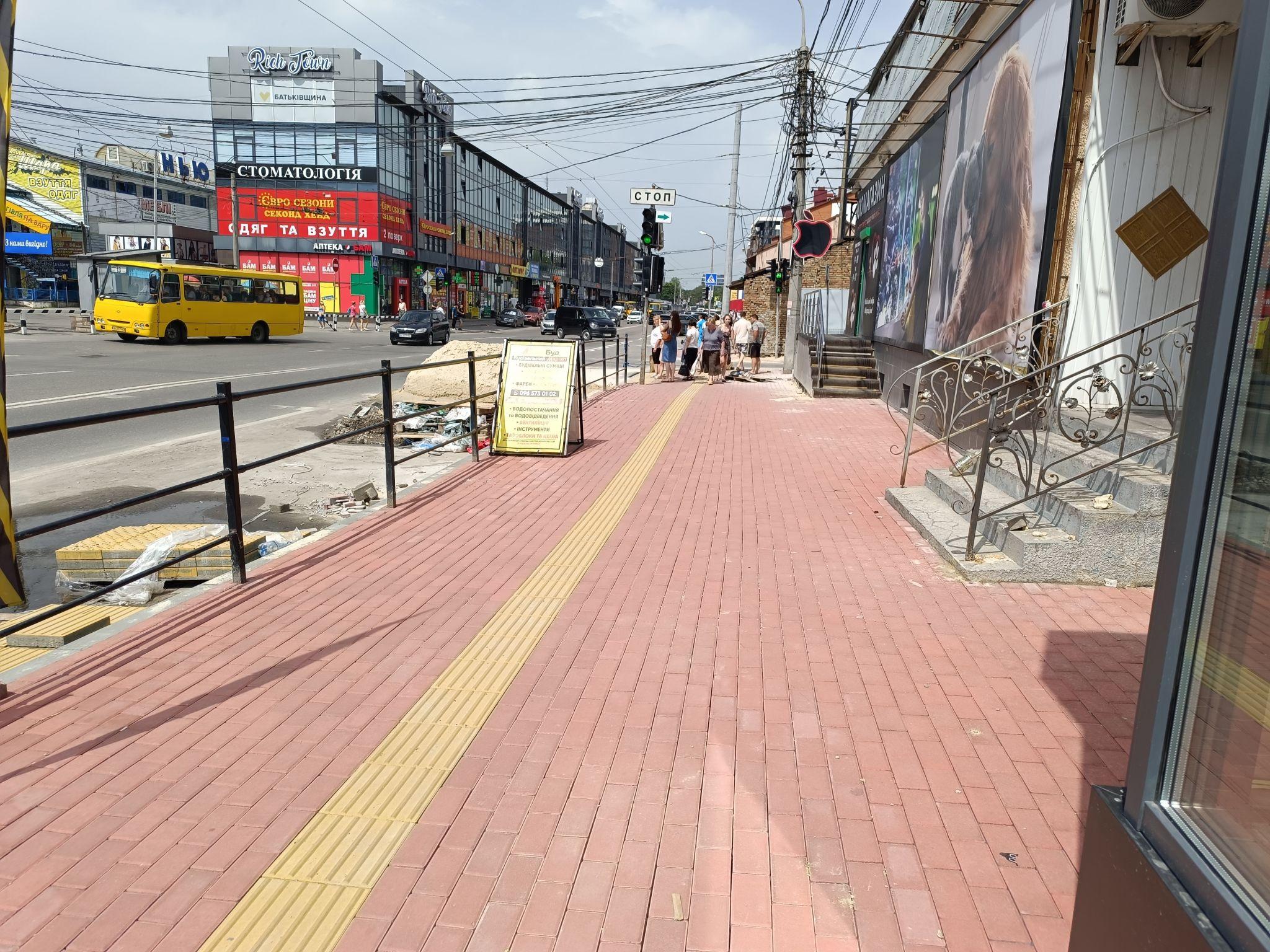 Новини Тернополя - фото з На Торговиці відремонували тротуар: який вигляд має тепер