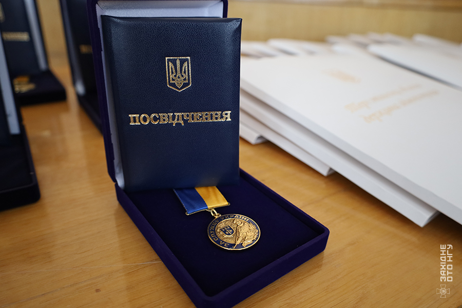 На зображенні може бути: книга та текст